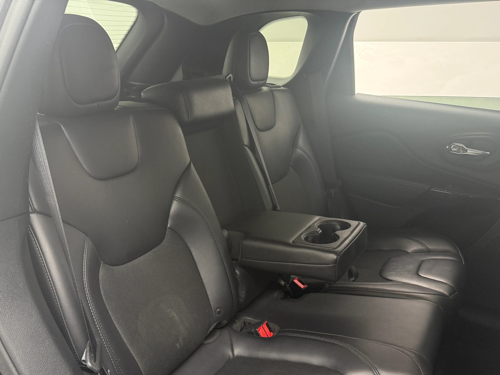 Thumbnail: 2019 Jeep Cherokee - 6