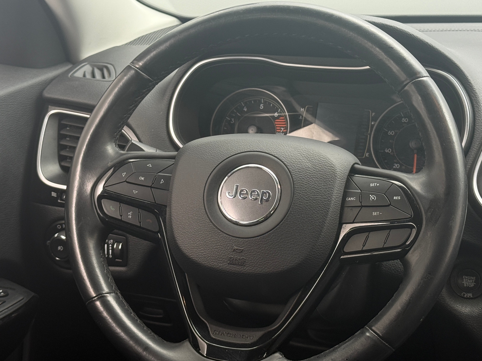 Thumbnail: 2019 Jeep Cherokee - 5