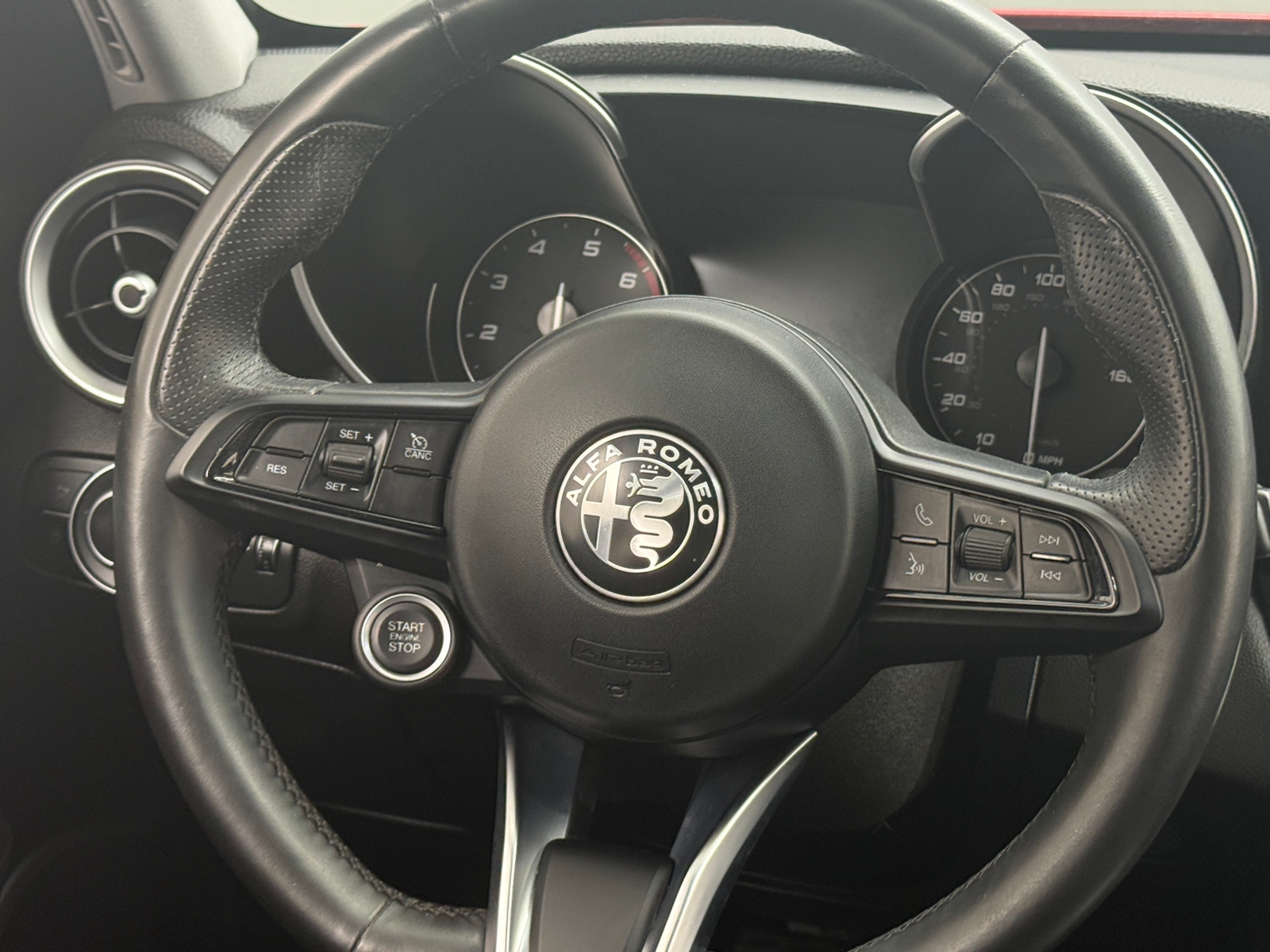 Thumbnail: 2020 Alfa Romeo Giulia - 4