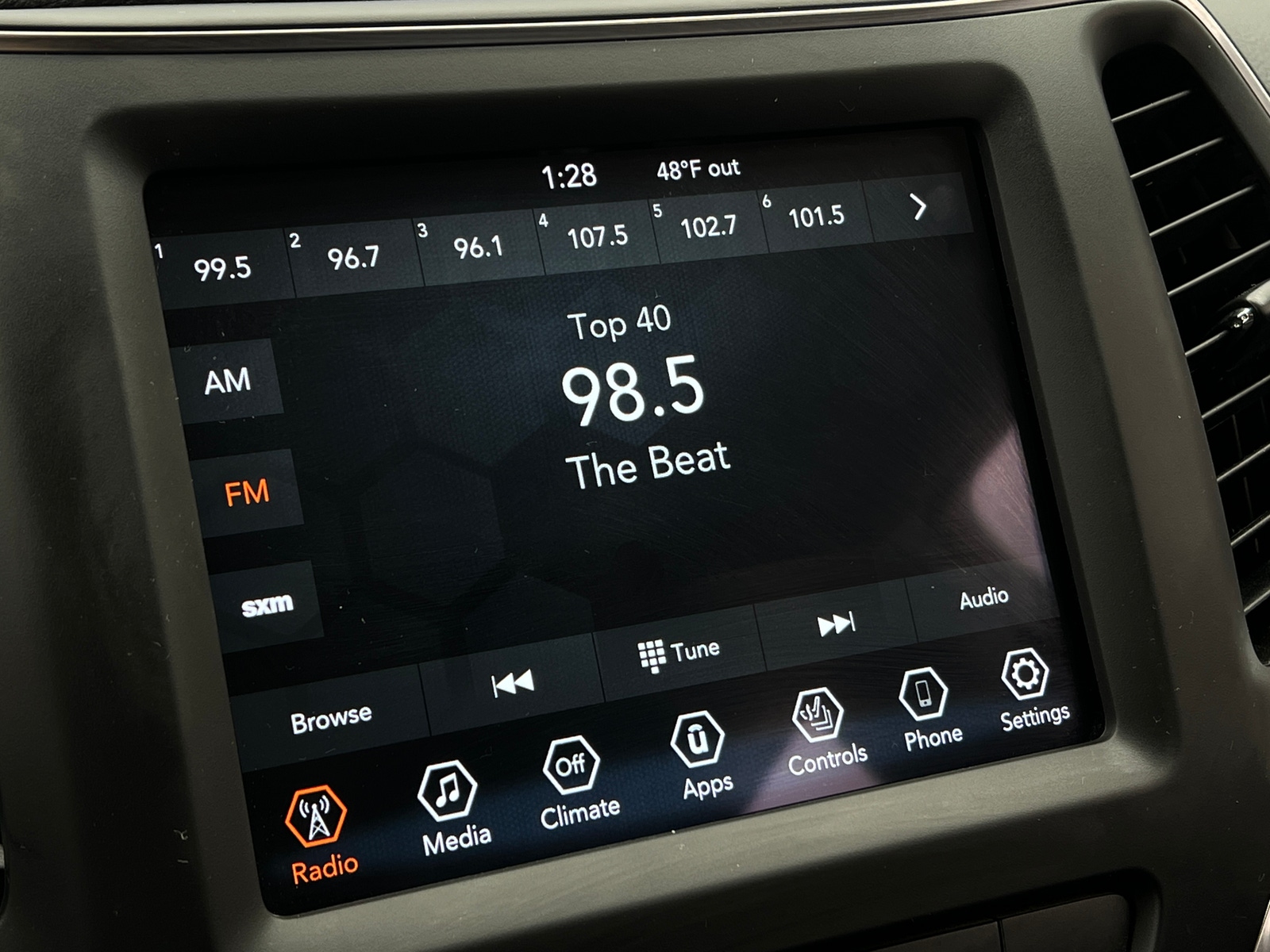 Thumbnail: 2022 Jeep Cherokee - 3