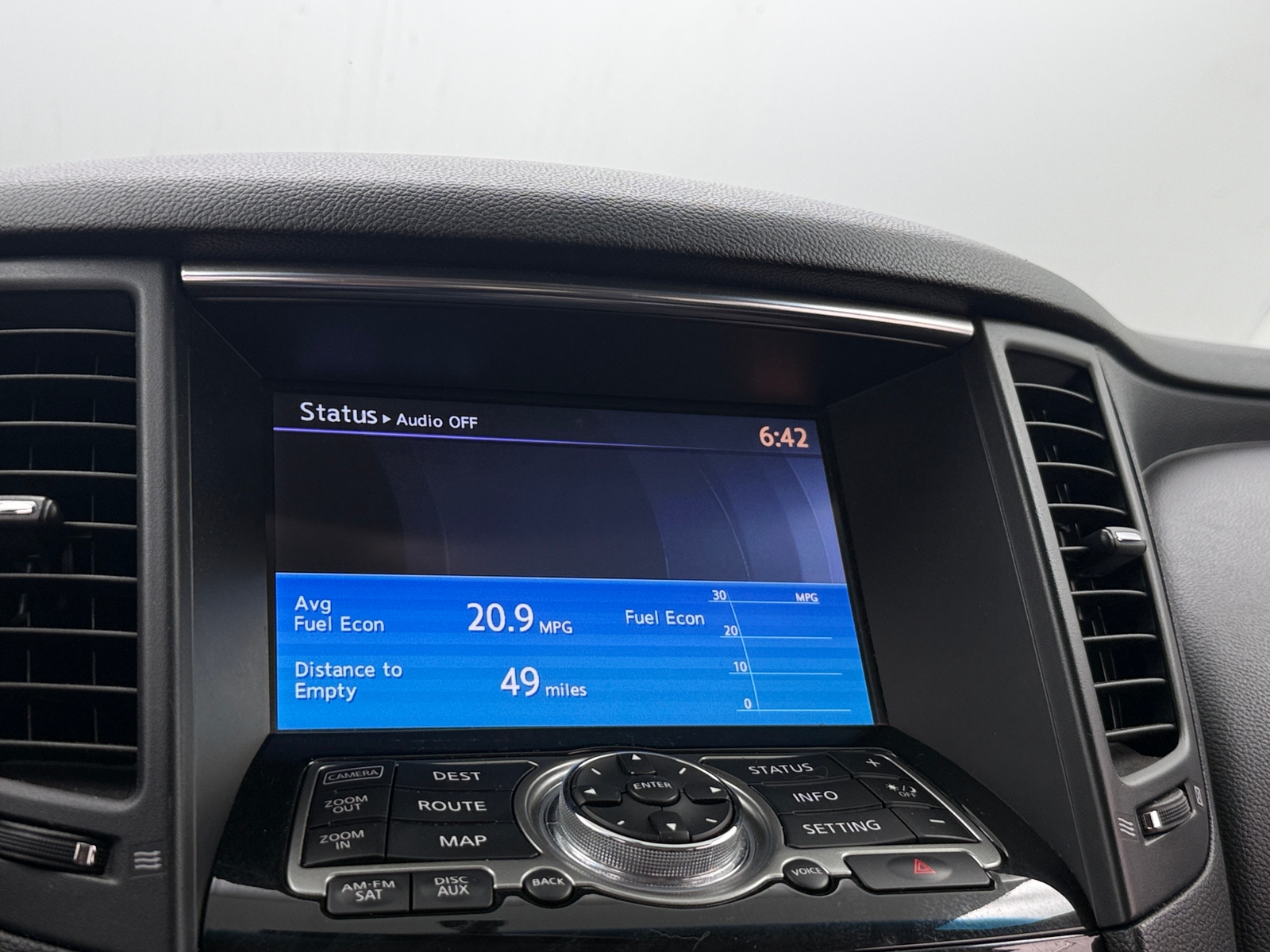 Thumbnail: 2017 INFINITI QX70 - 3