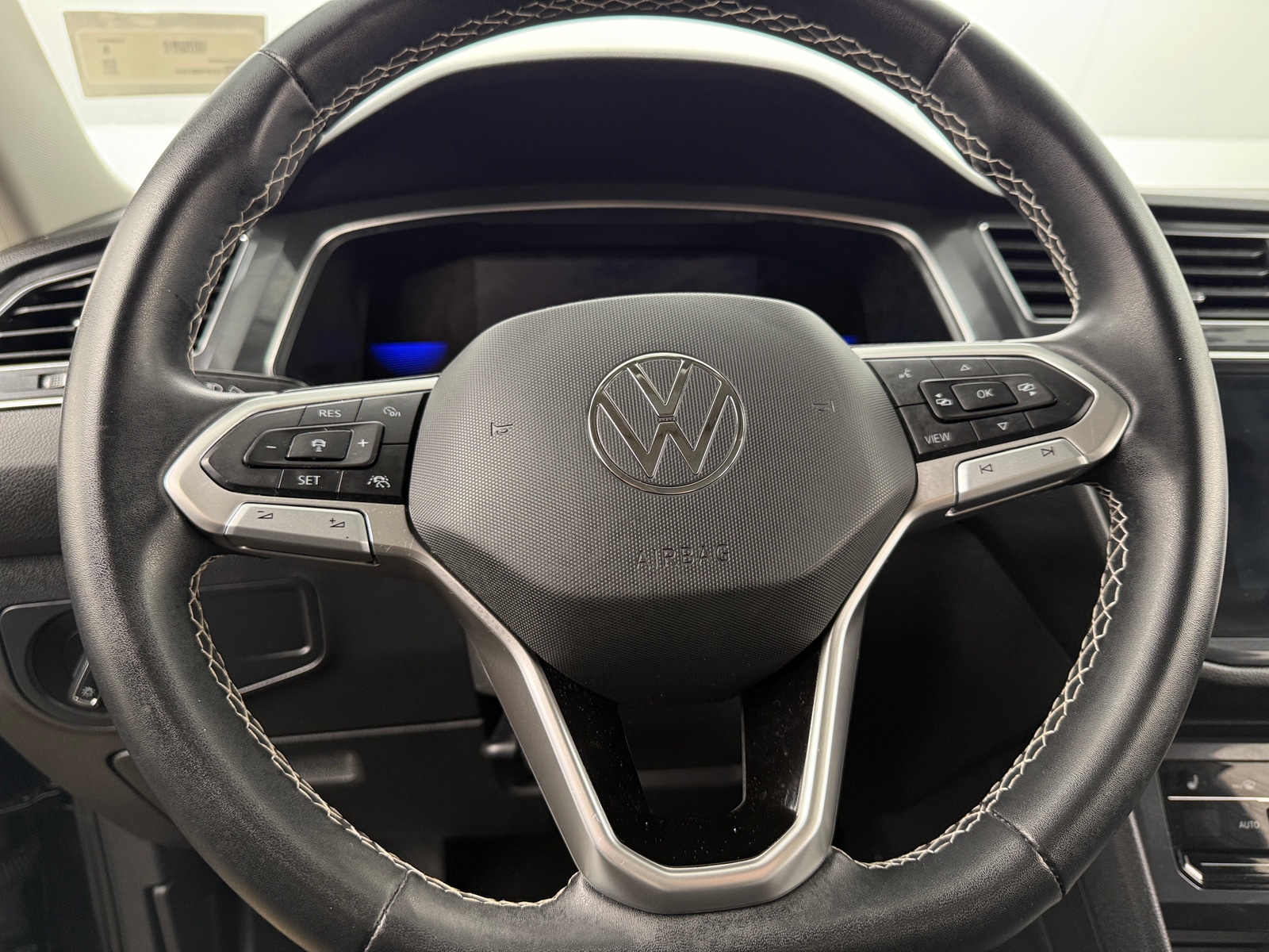 Thumbnail: 2023 Volkswagen Tiguan - 4