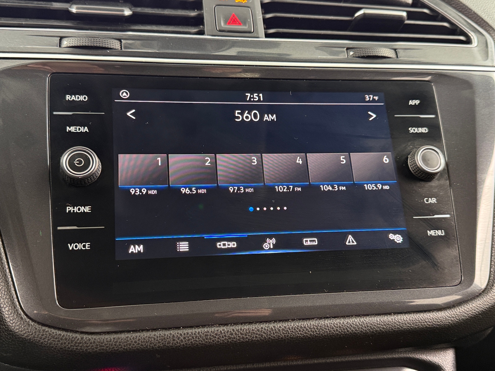 Thumbnail: 2023 Volkswagen Tiguan - 3