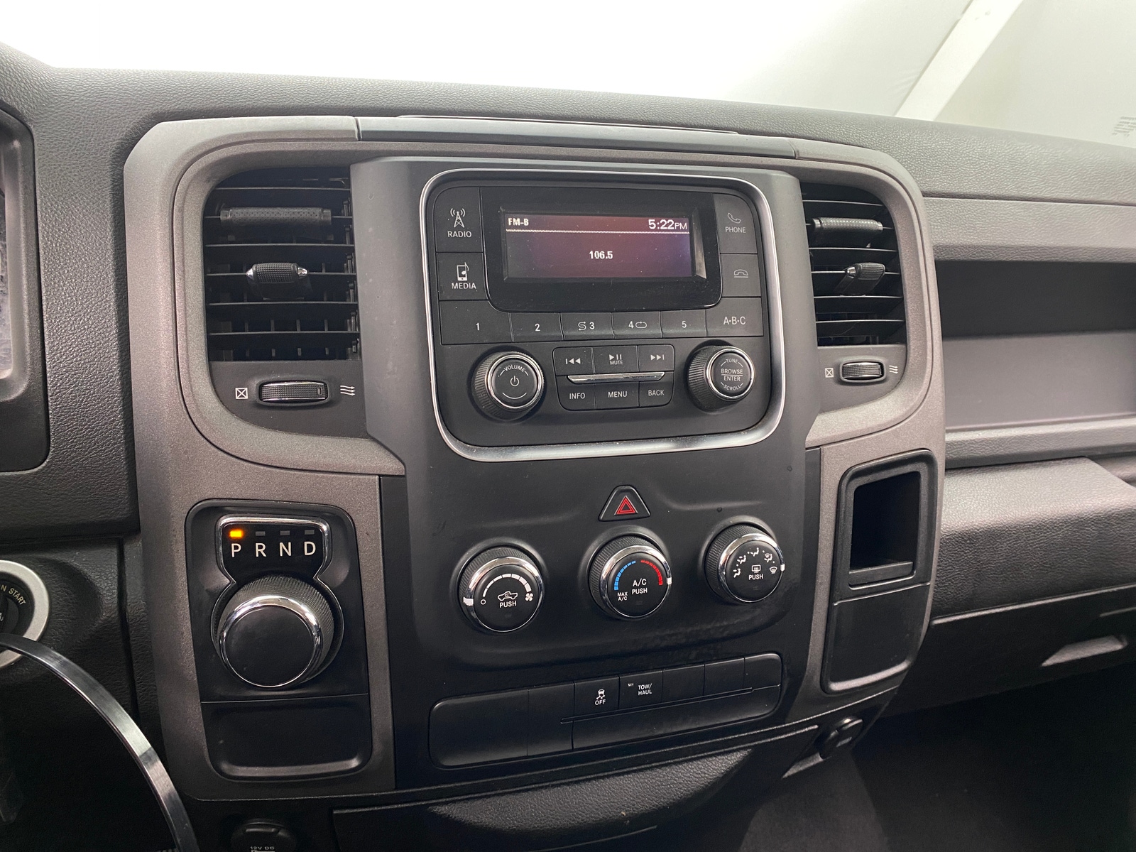 Thumbnail: 2019 RAM 1500 Classic - 4