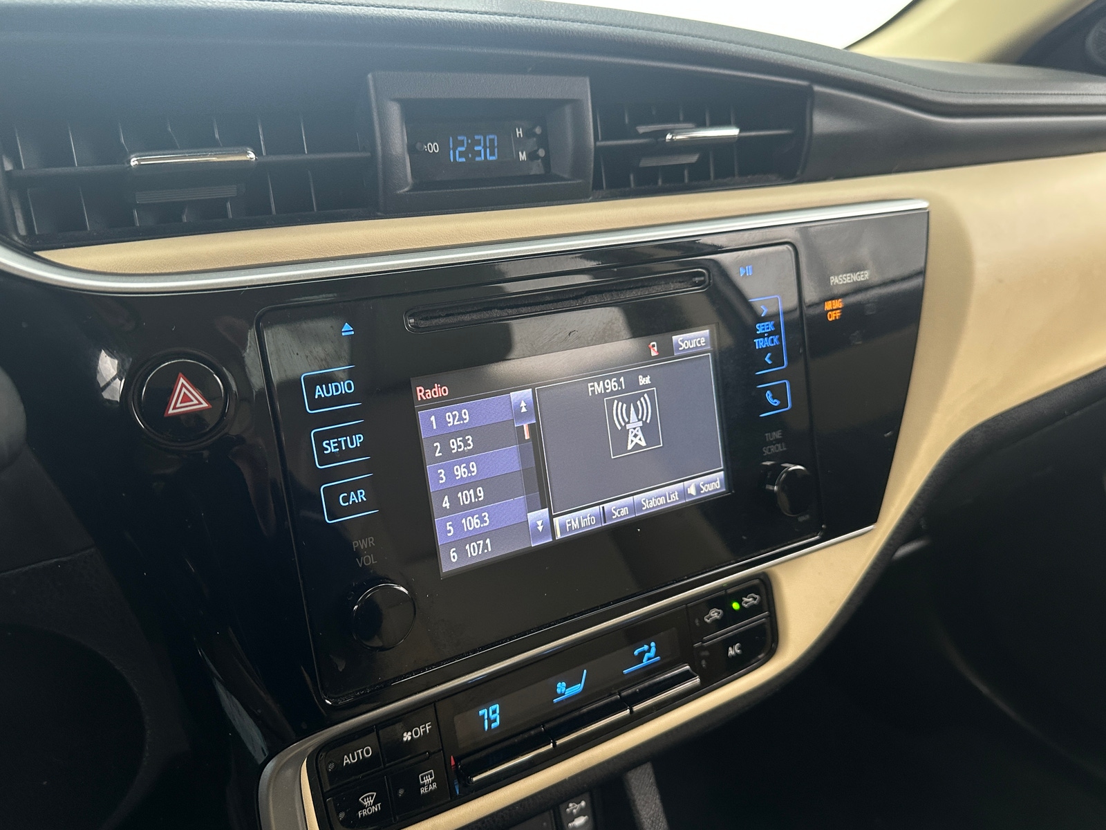 Thumbnail: 2017 Toyota Corolla - 4