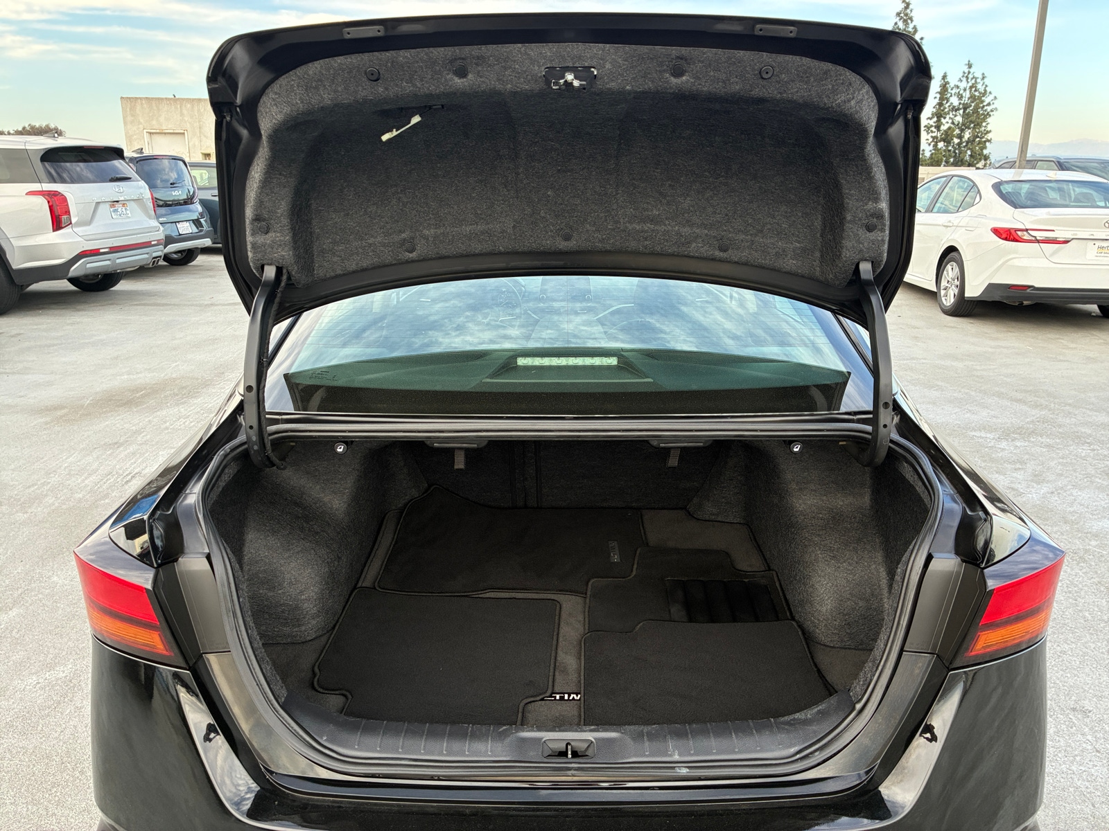 Thumbnail: 2025 Nissan Altima - 6