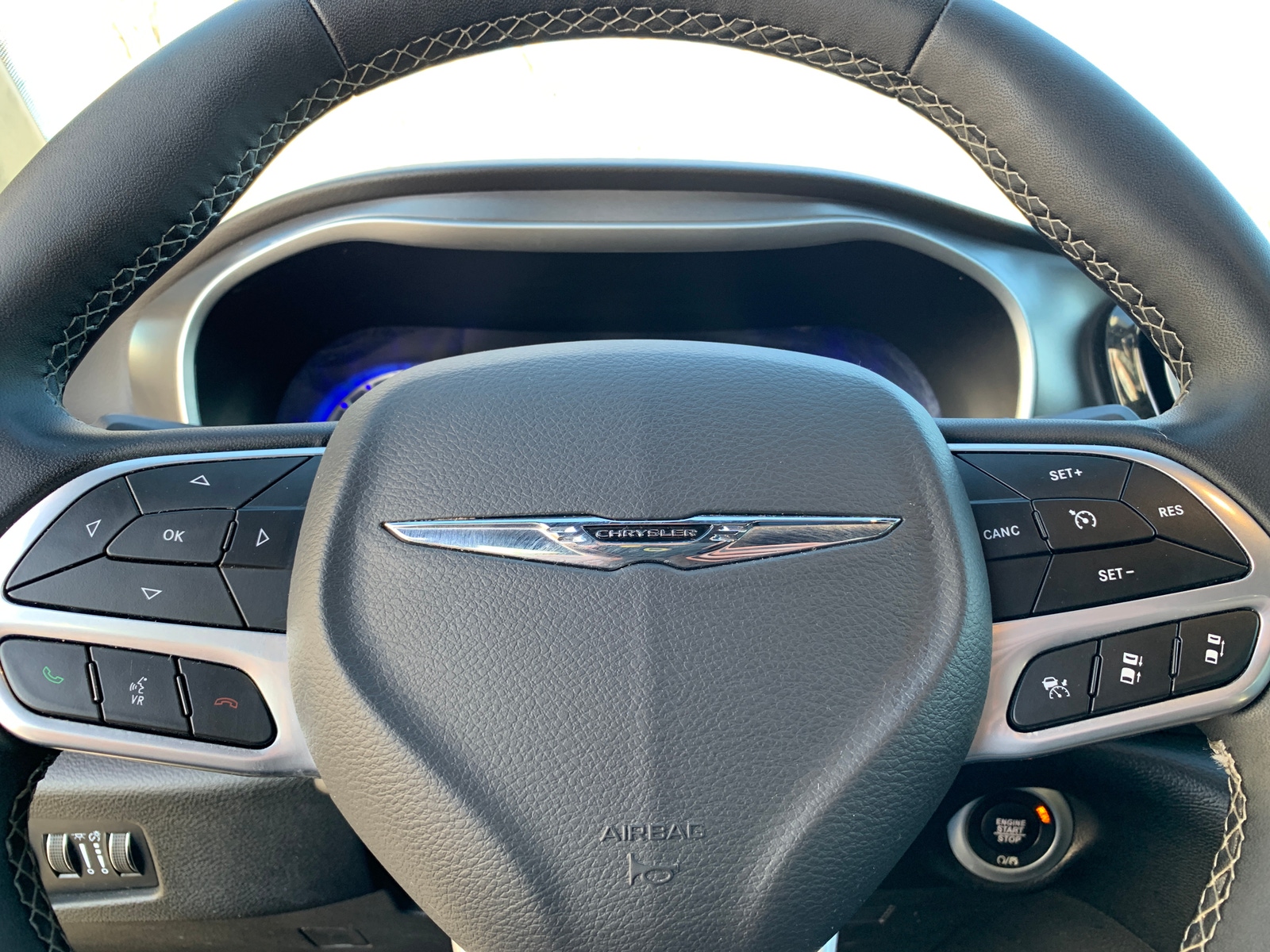 Thumbnail: 2025 Chrysler Pacifica - 4