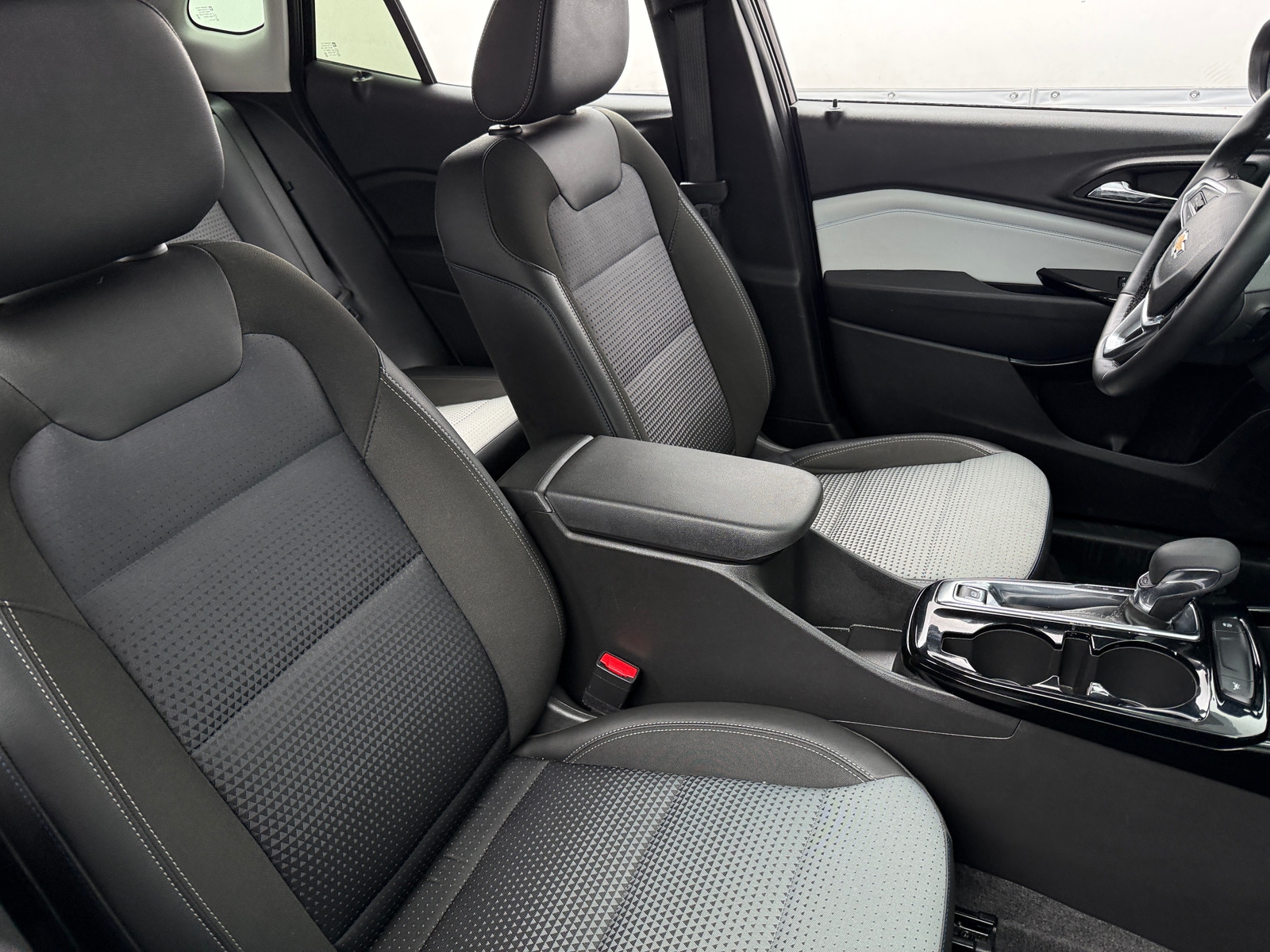 Thumbnail: 2025 Chevrolet Trax - 2