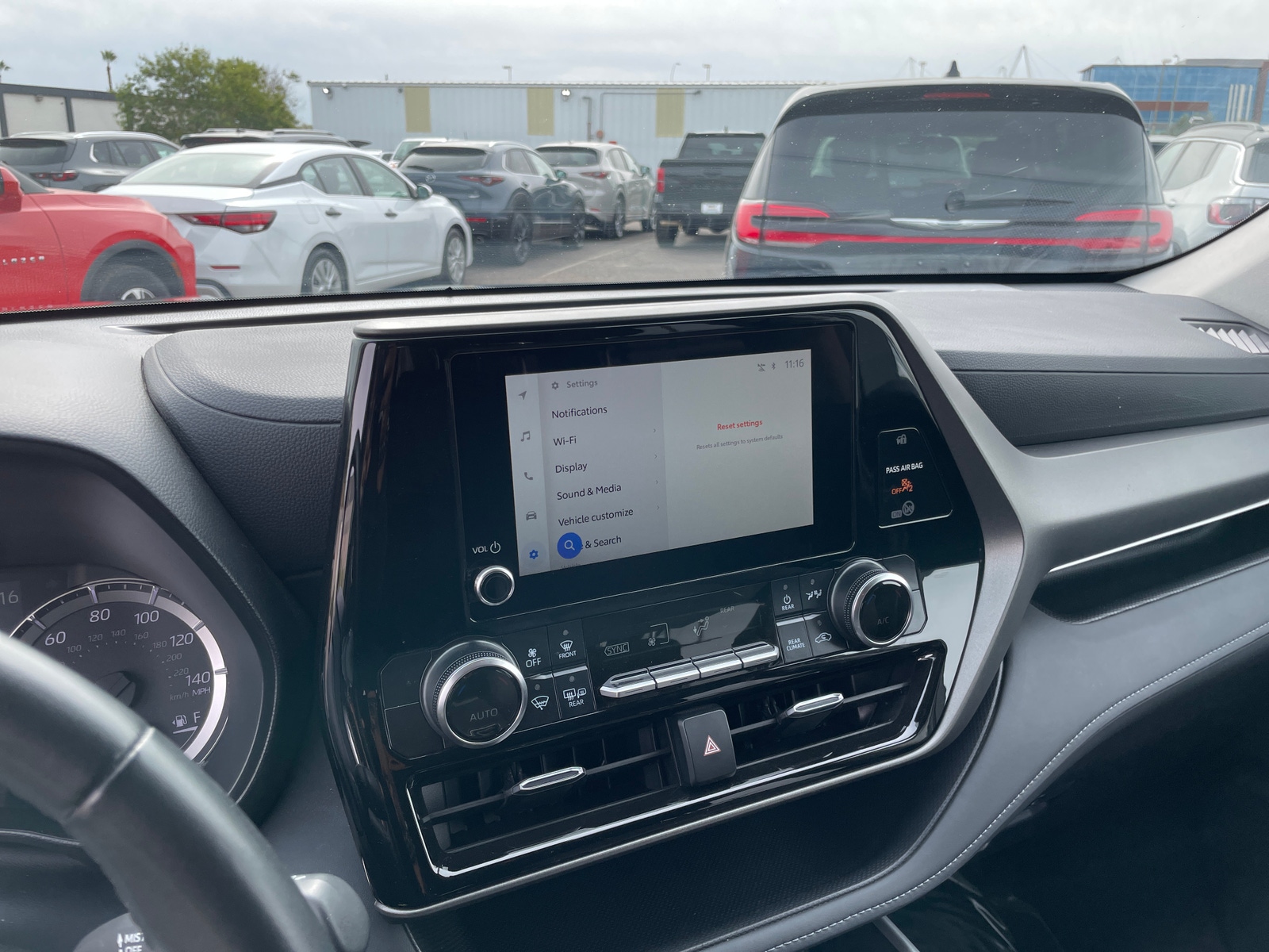 Thumbnail: 2025 Toyota Highlander - 4