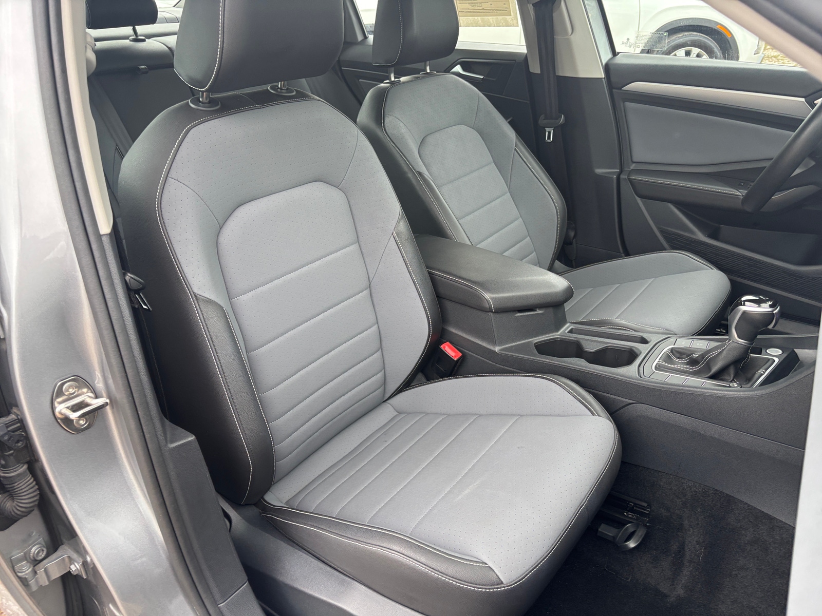 Thumbnail: 2025 Volkswagen Jetta - 2