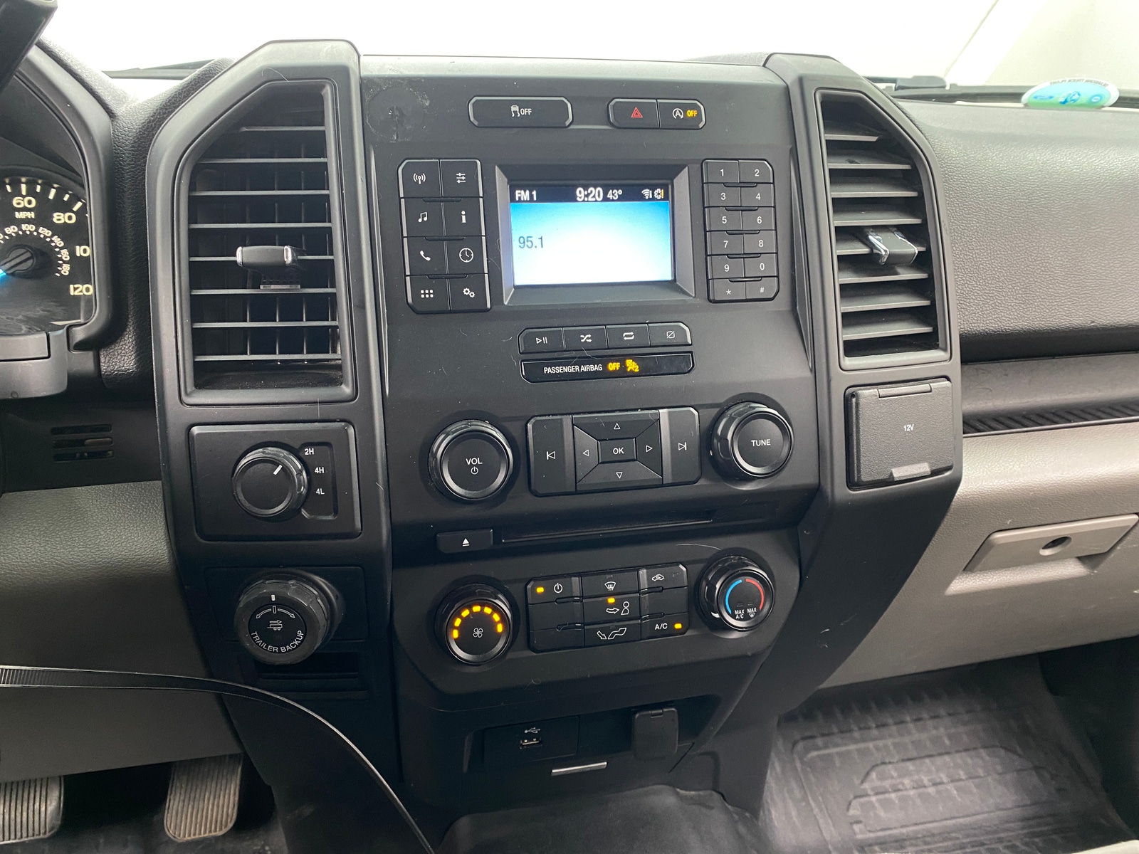 Thumbnail: 2018 Ford Econoline - 4