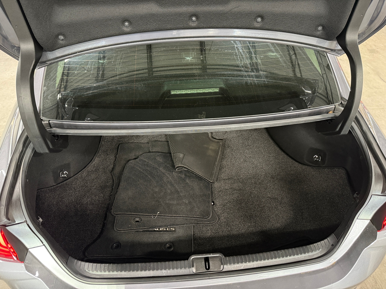 Thumbnail: 2021 Lexus ES - 6