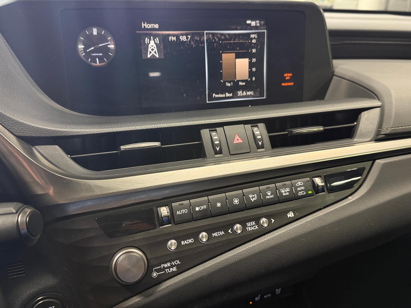 Thumbnail: 2021 Lexus ES - 3