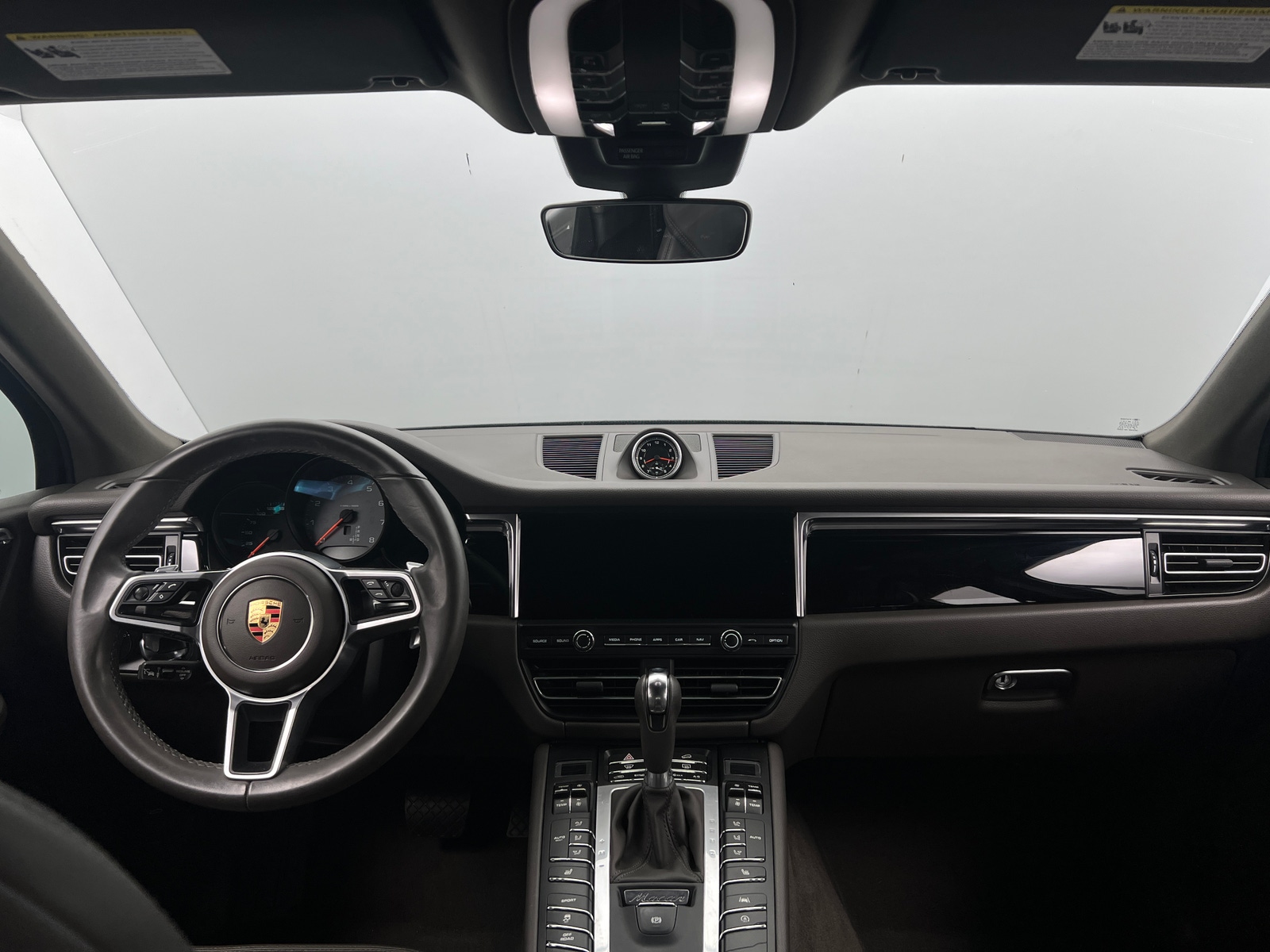 Thumbnail: 2021 Porsche Macan - 2