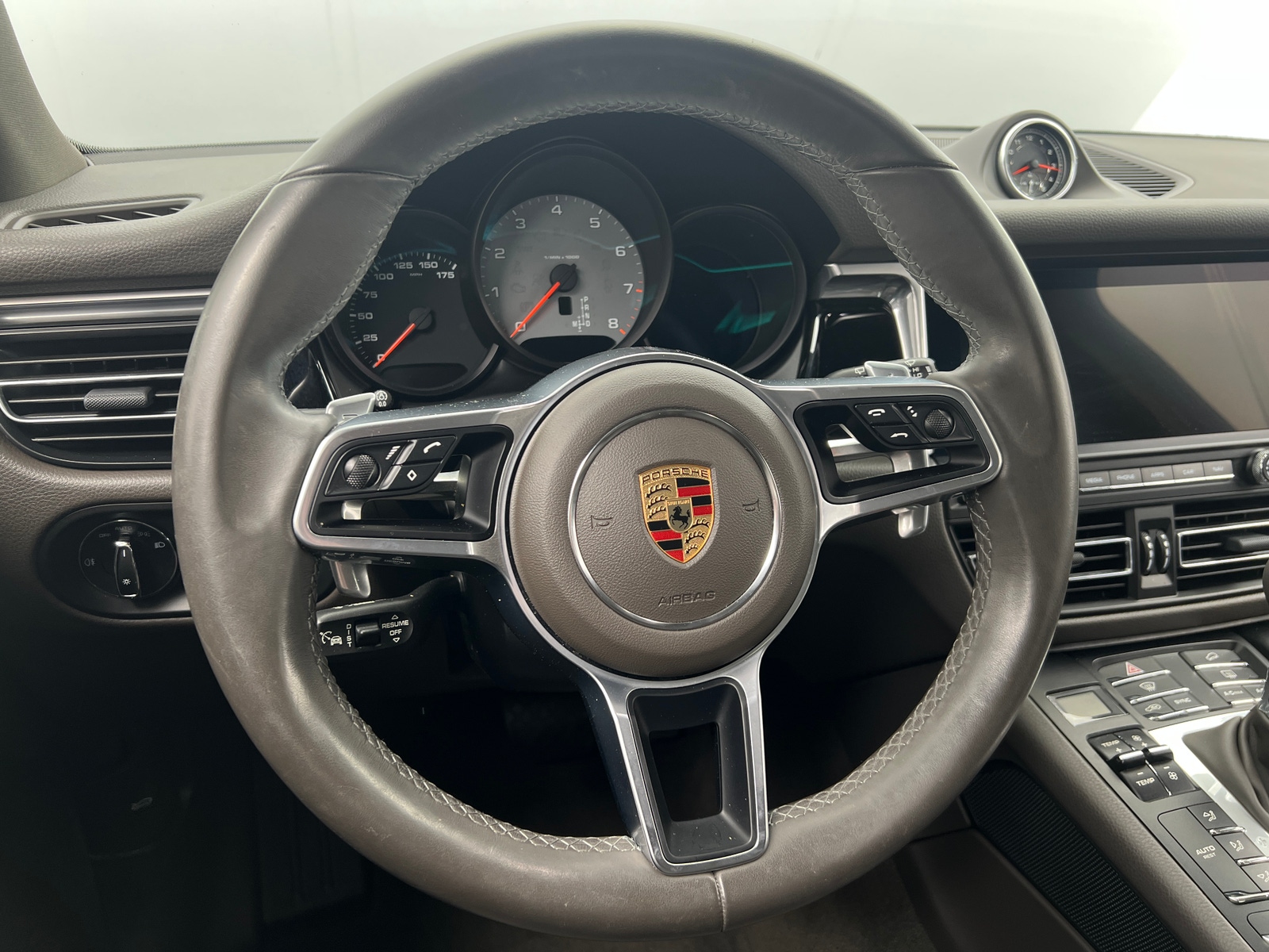 Thumbnail: 2021 Porsche Macan - 4