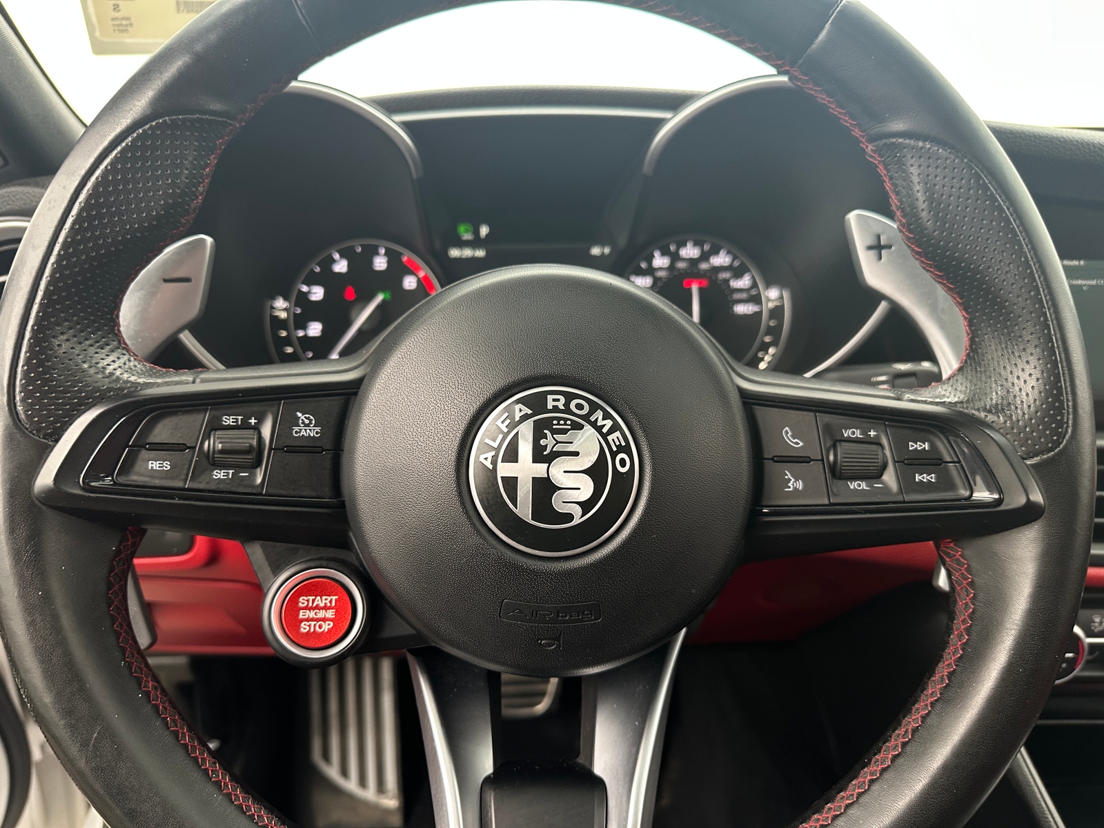 Thumbnail: 2021 Alfa Romeo Giulia - 4