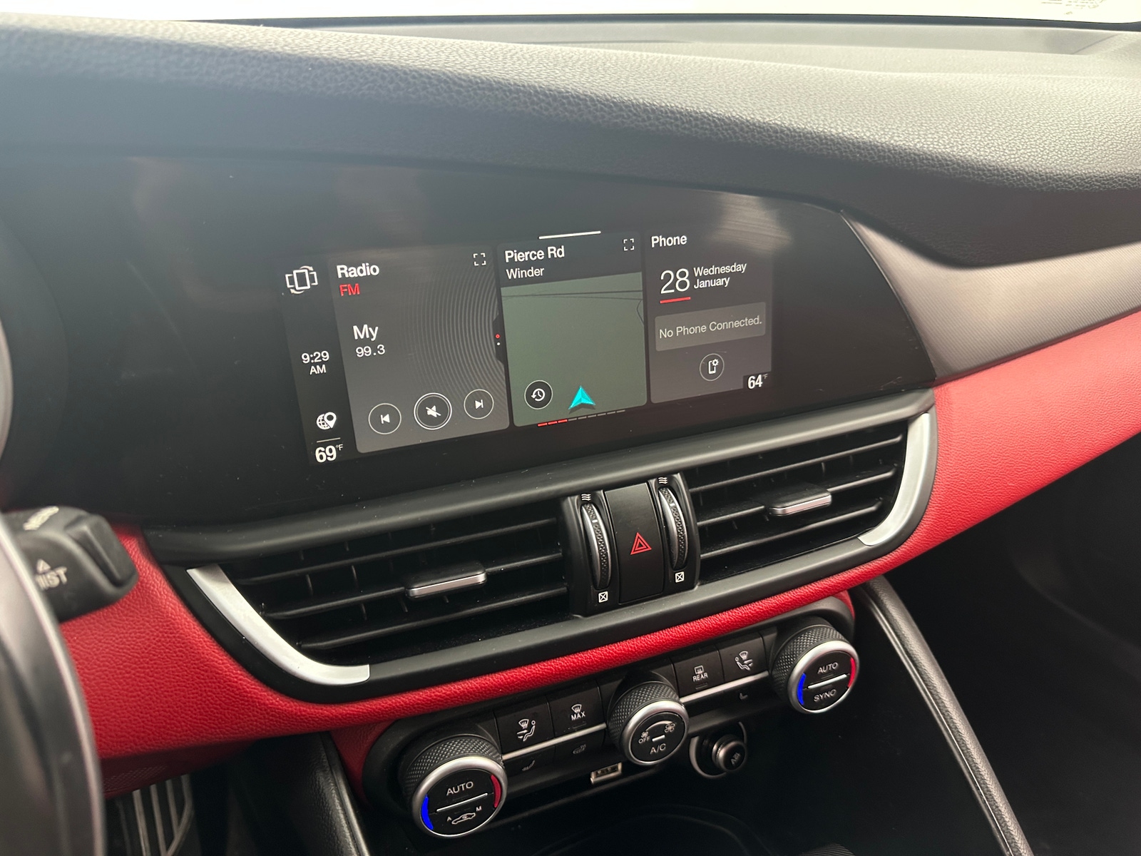 Thumbnail: 2021 Alfa Romeo Giulia - 3