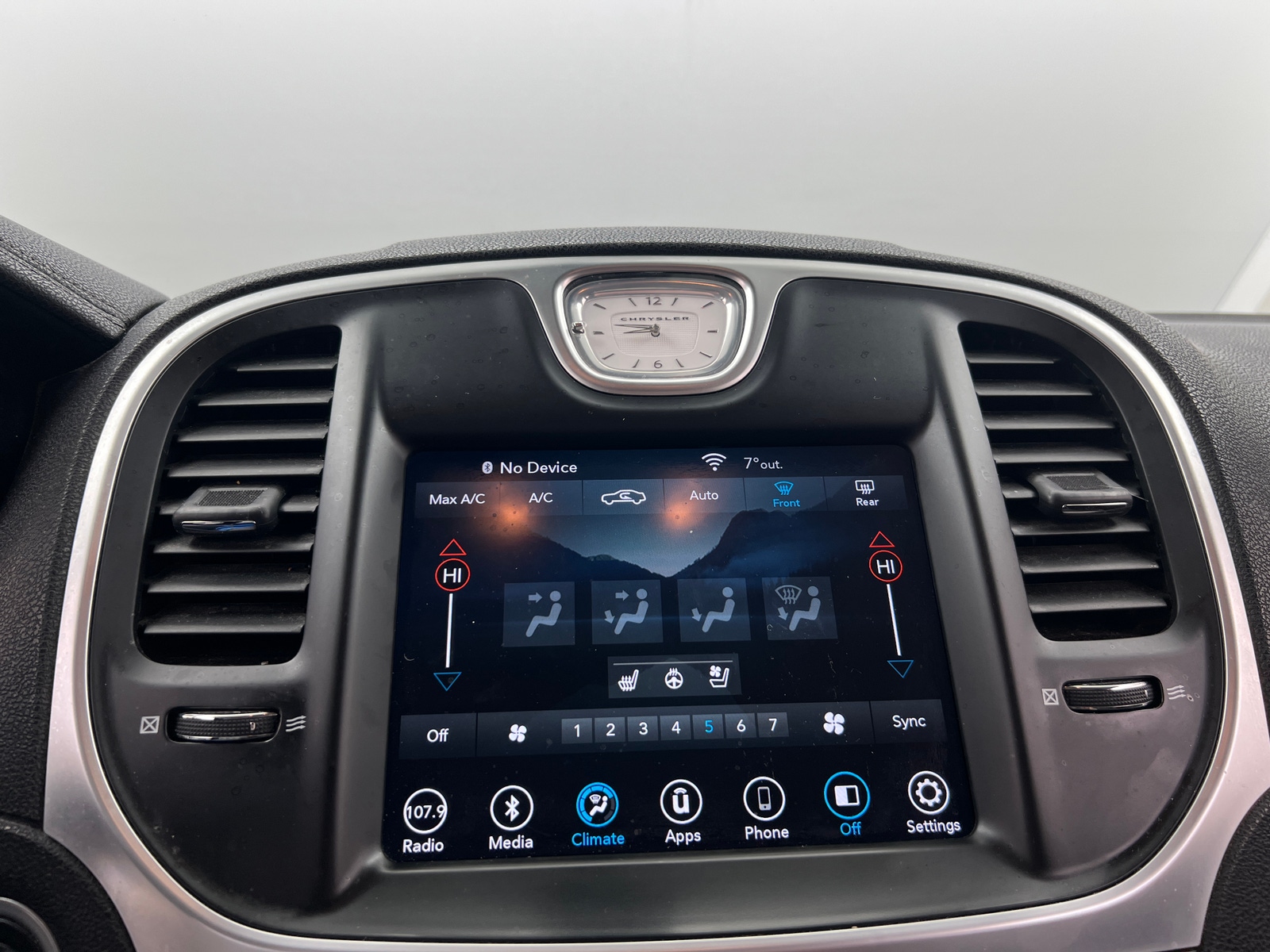 Thumbnail: 2019 Chrysler 300 - 3