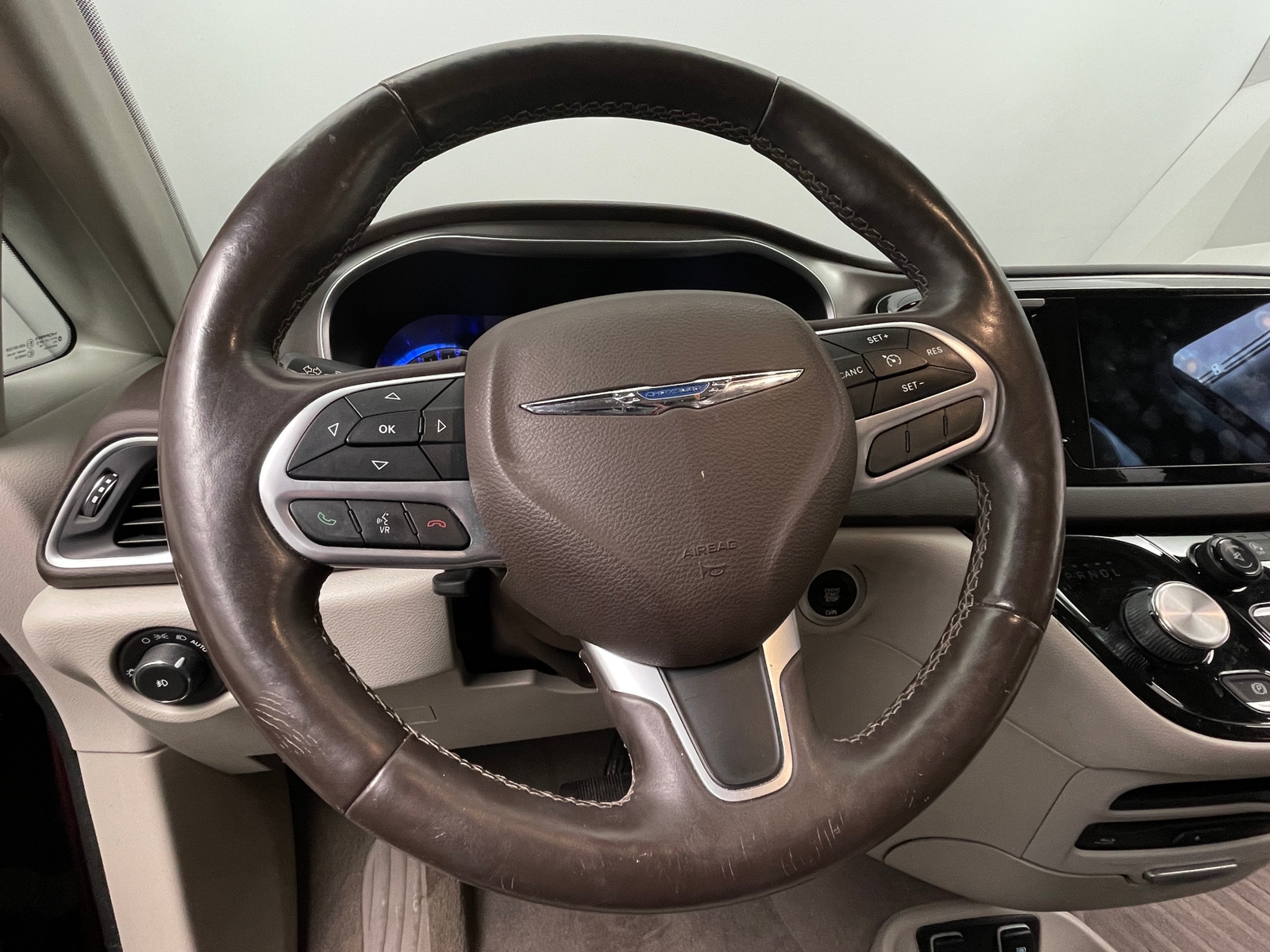 Thumbnail: 2017 Chrysler Pacifica - 4