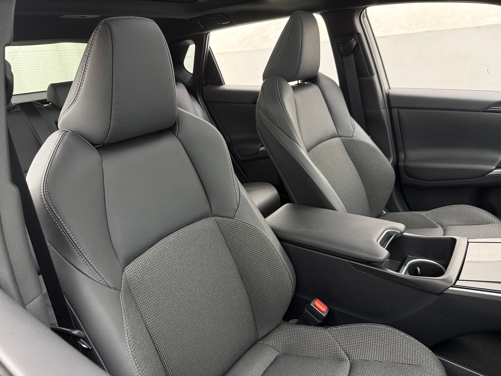 Thumbnail: 2025 Toyota bZ4X - 2