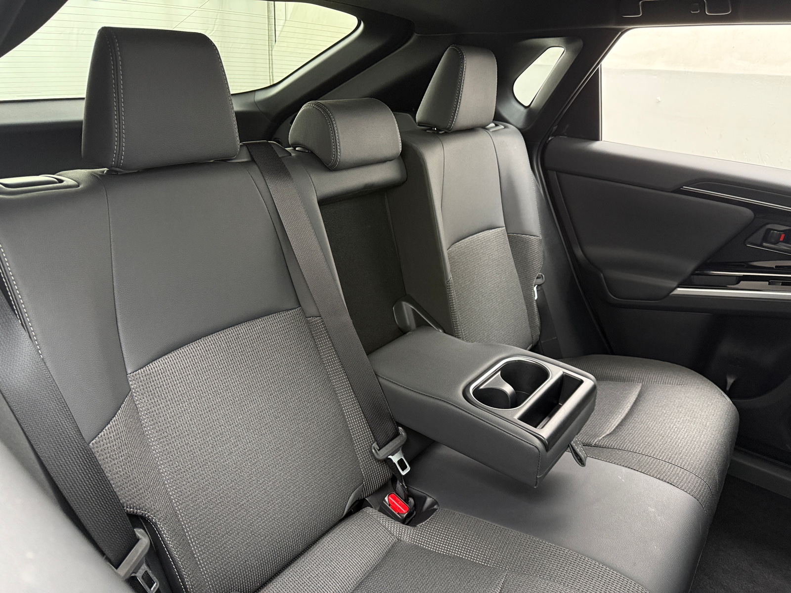 Thumbnail: 2025 Toyota bZ4X - 6