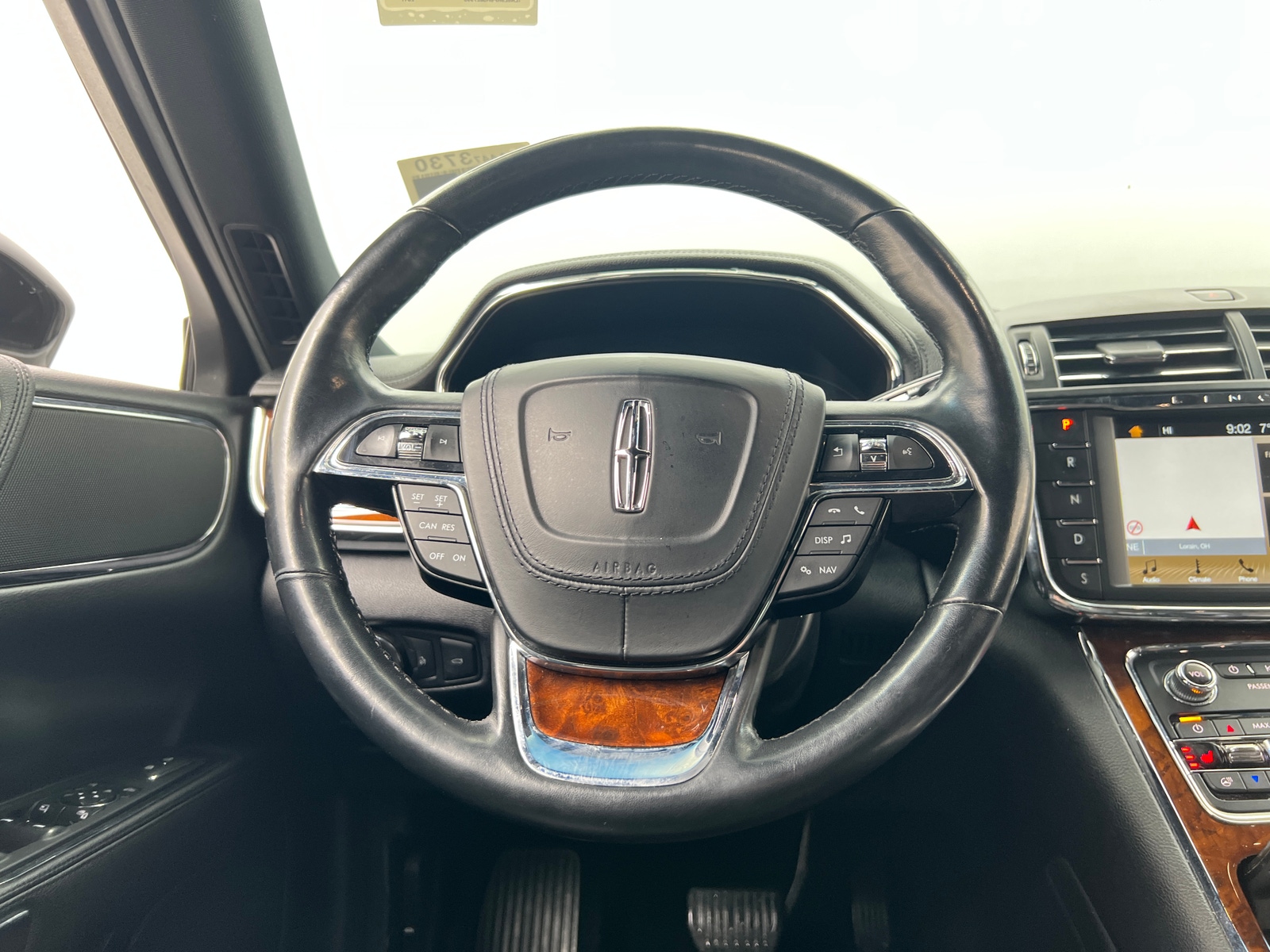 Thumbnail: 2017 Lincoln Continental - 4