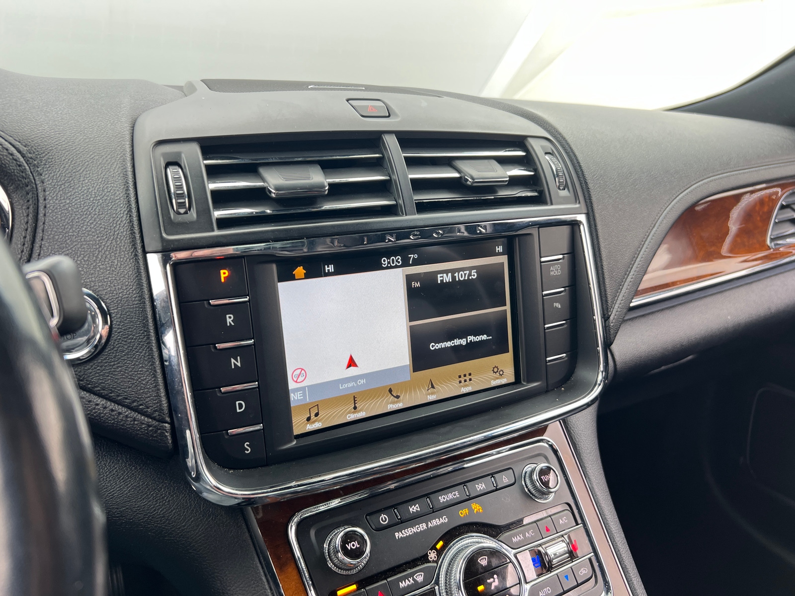 Thumbnail: 2017 Lincoln Continental - 3