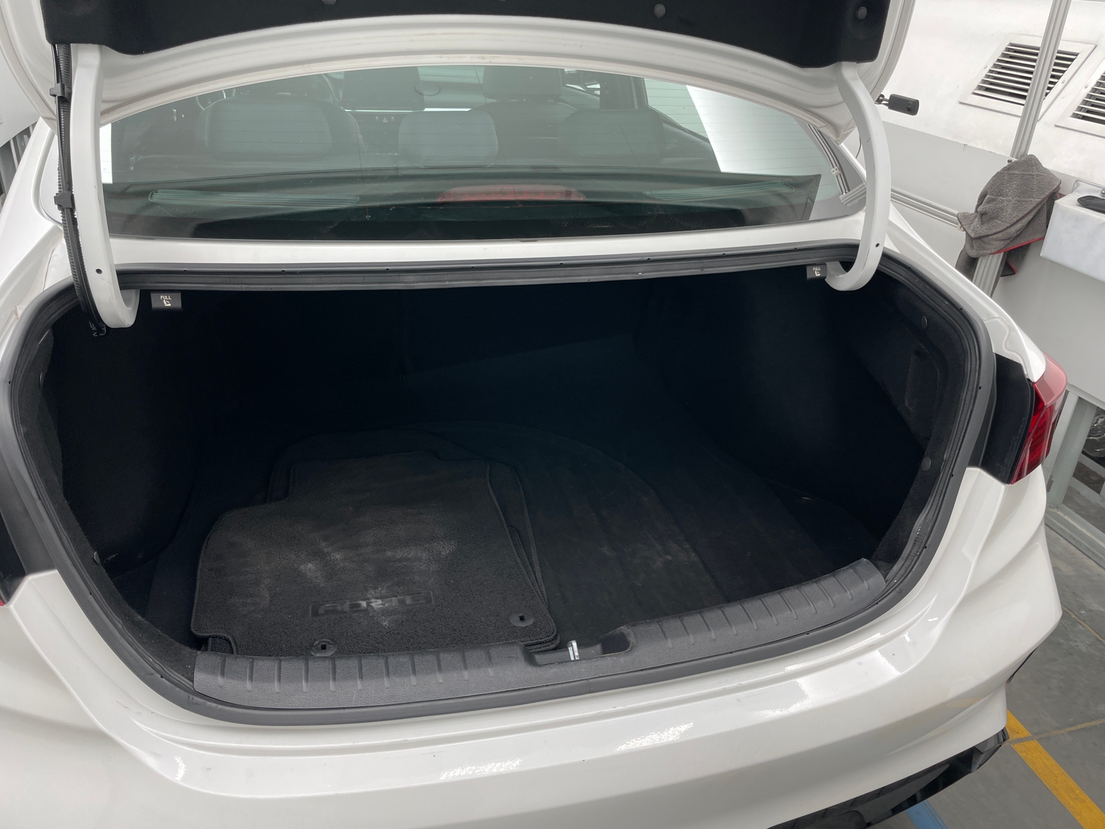 Thumbnail: 2023 Kia Forte - 7