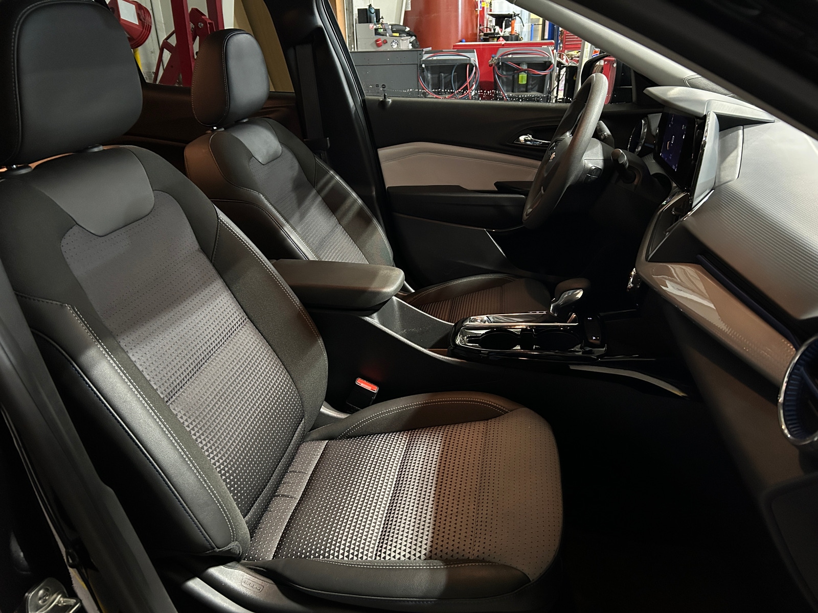 Thumbnail: 2025 Chevrolet Trax - 2