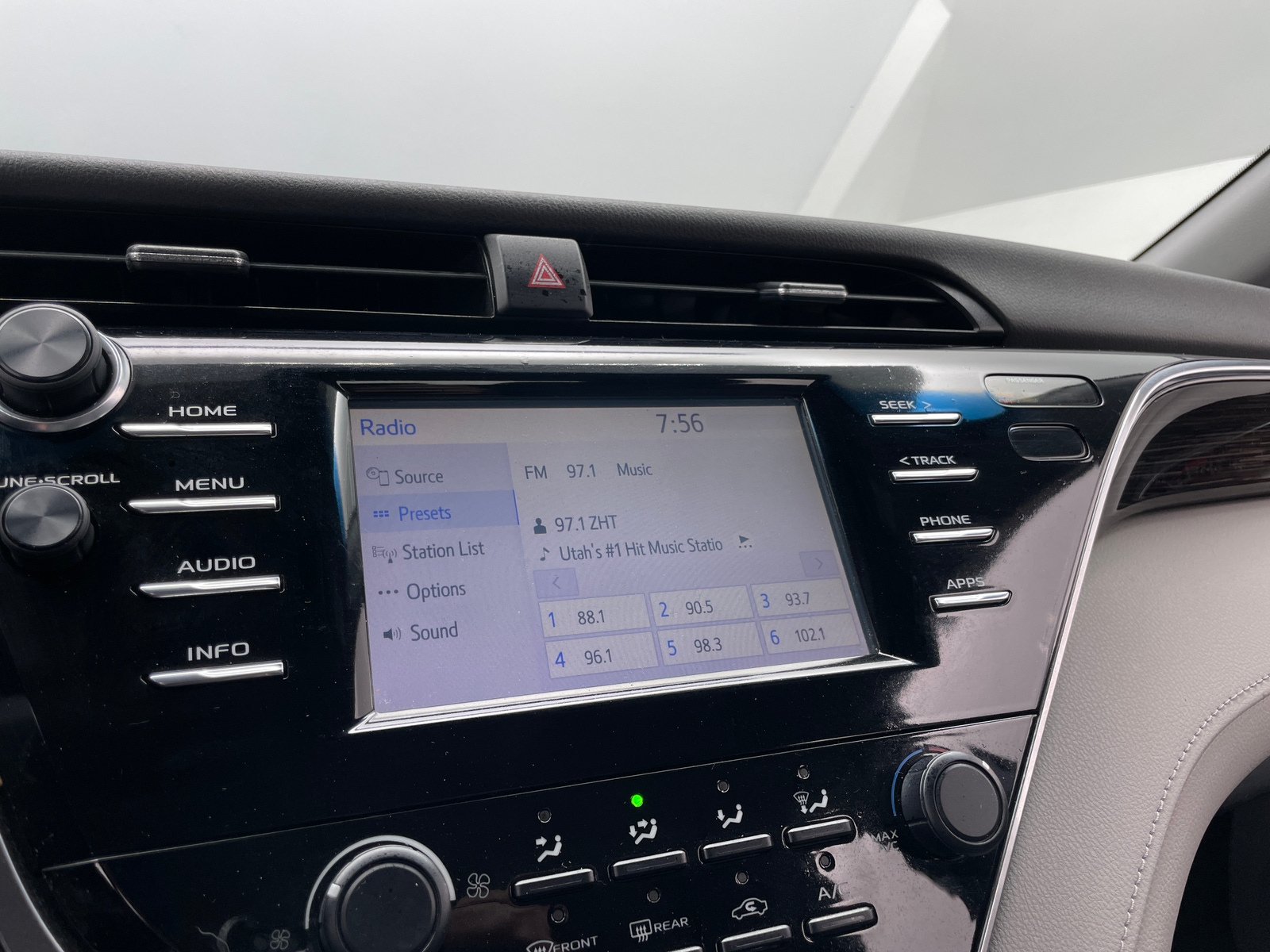 Thumbnail: 2018 Toyota Camry - 4