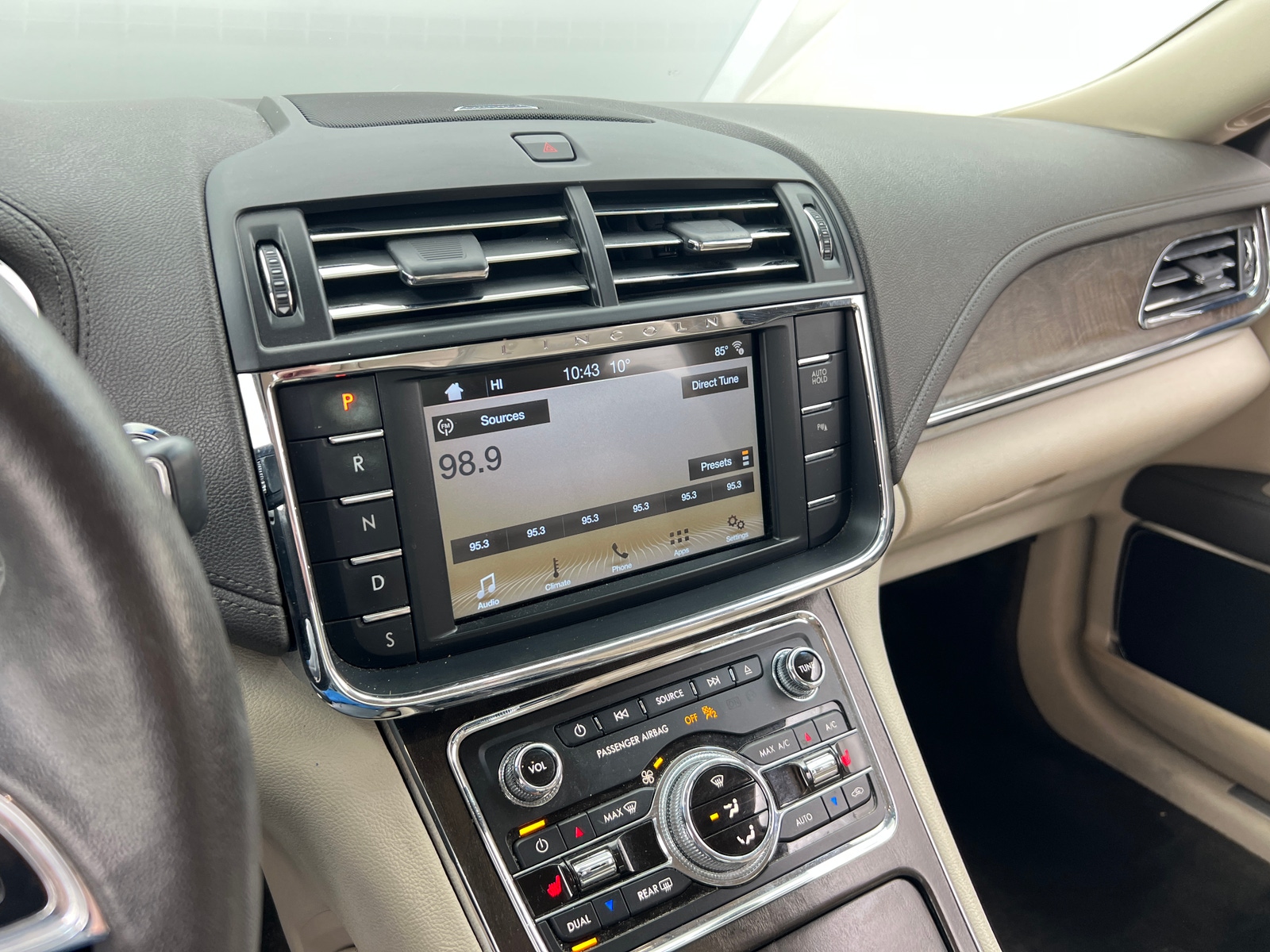 Thumbnail: 2017 Lincoln Continental - 3