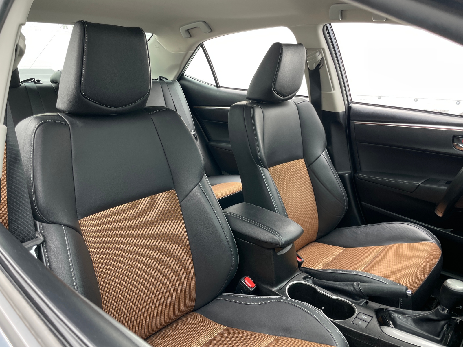 Thumbnail: 2015 Toyota Corolla - 2