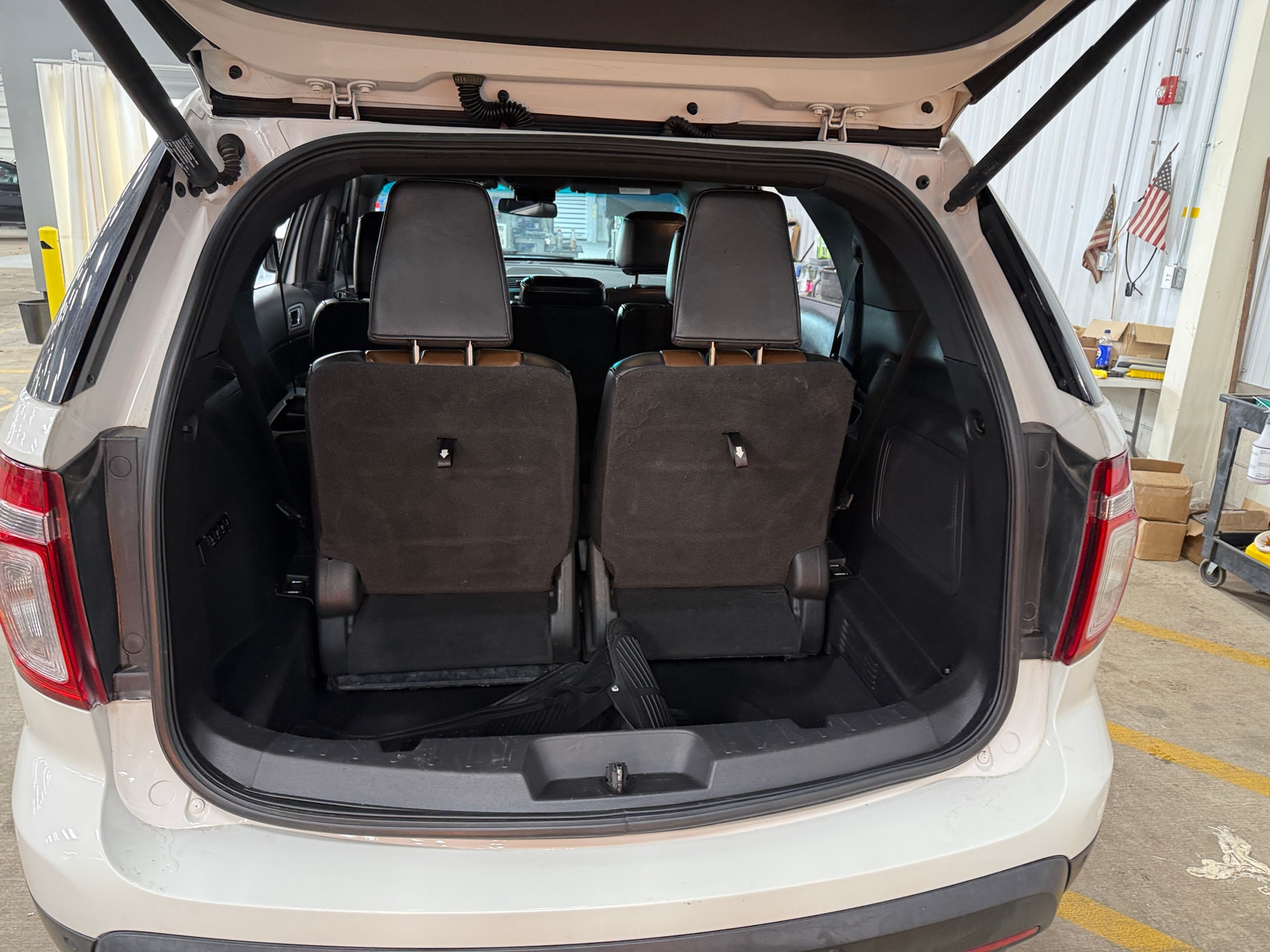 Thumbnail: 2011 Ford Explorer - 6