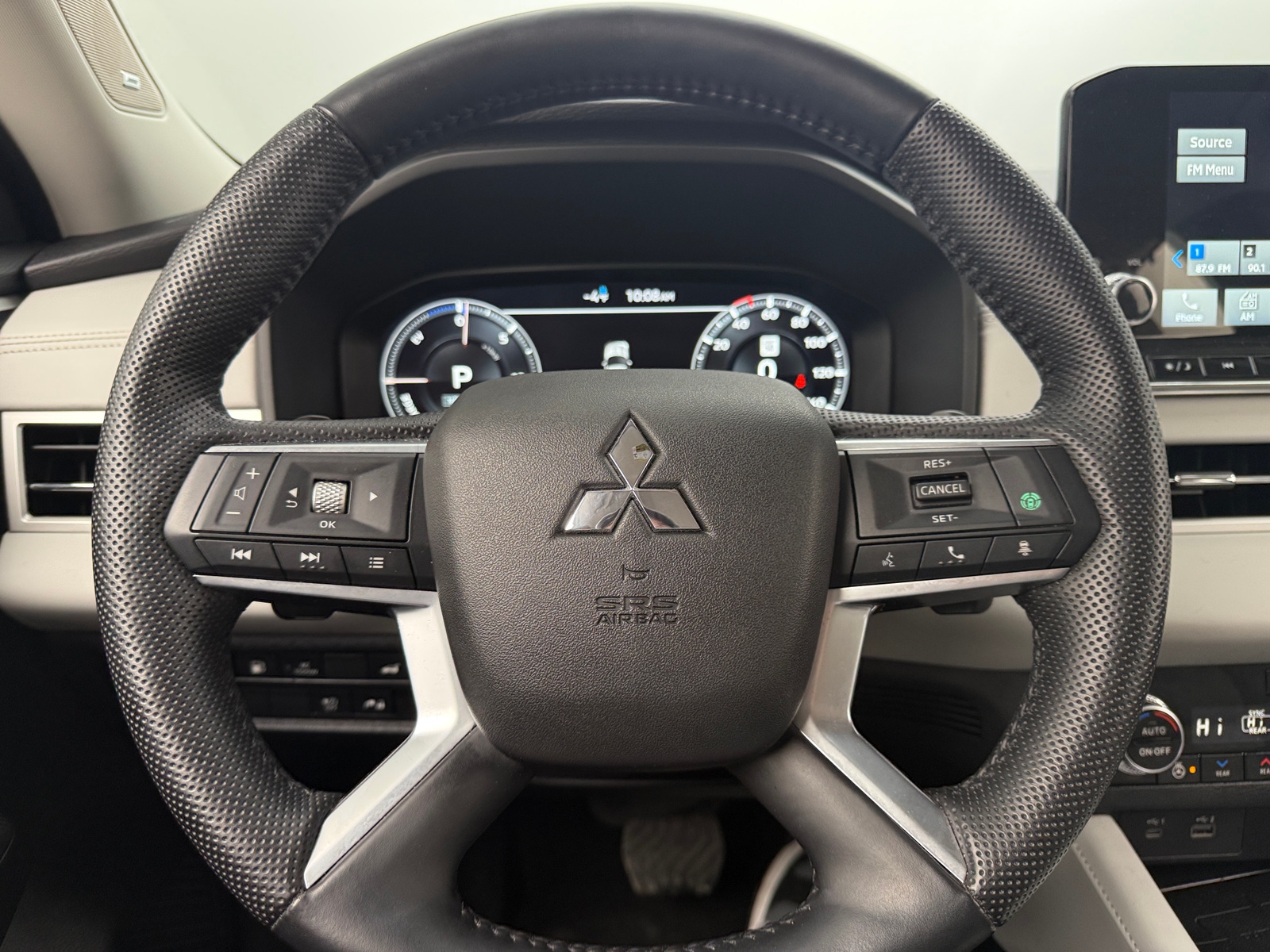 Thumbnail: 2023 Mitsubishi Outlander - 4