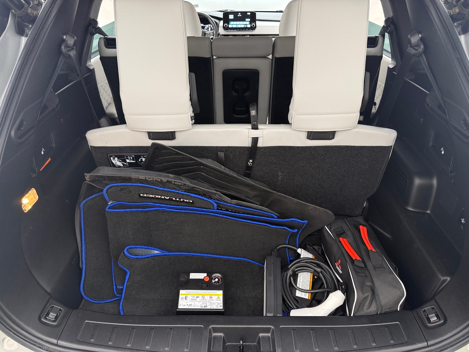 Thumbnail: 2023 Mitsubishi Outlander - 6