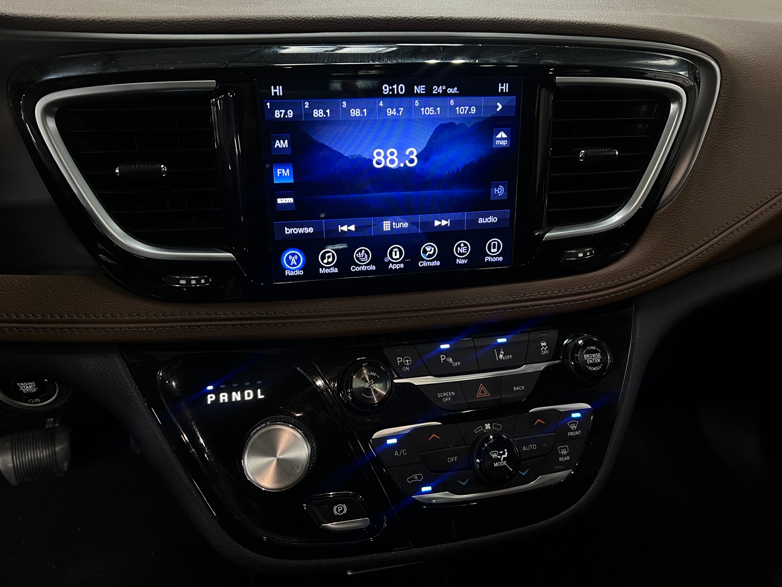 Thumbnail: 2017 Chrysler Pacifica - 3