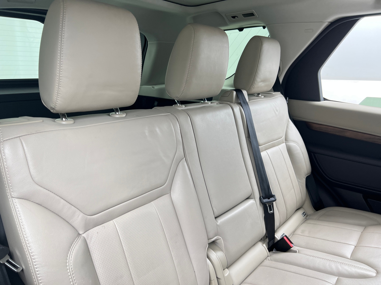 Thumbnail: 2018 Land Rover Discovery - 5