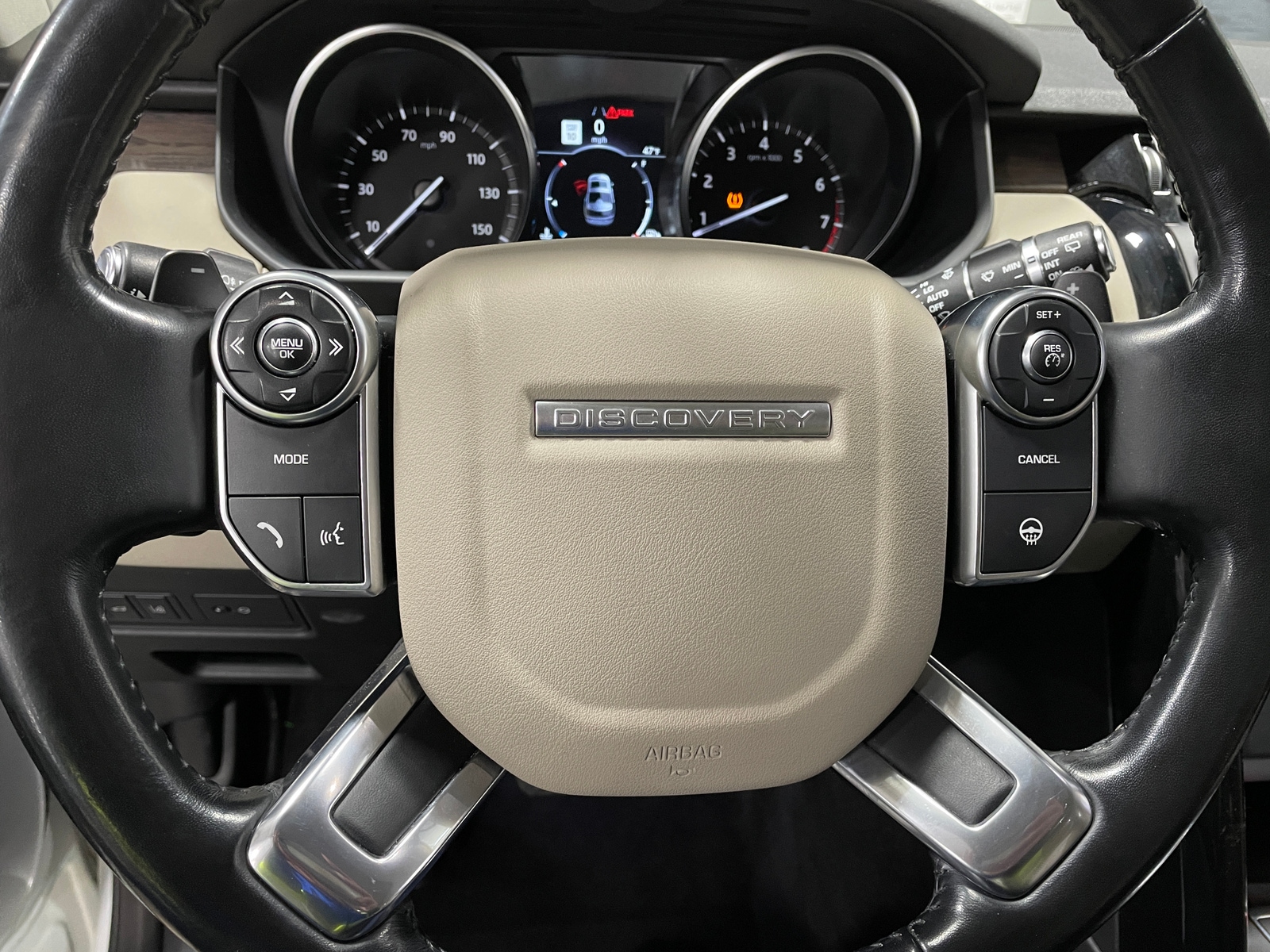 Thumbnail: 2018 Land Rover Discovery - 4