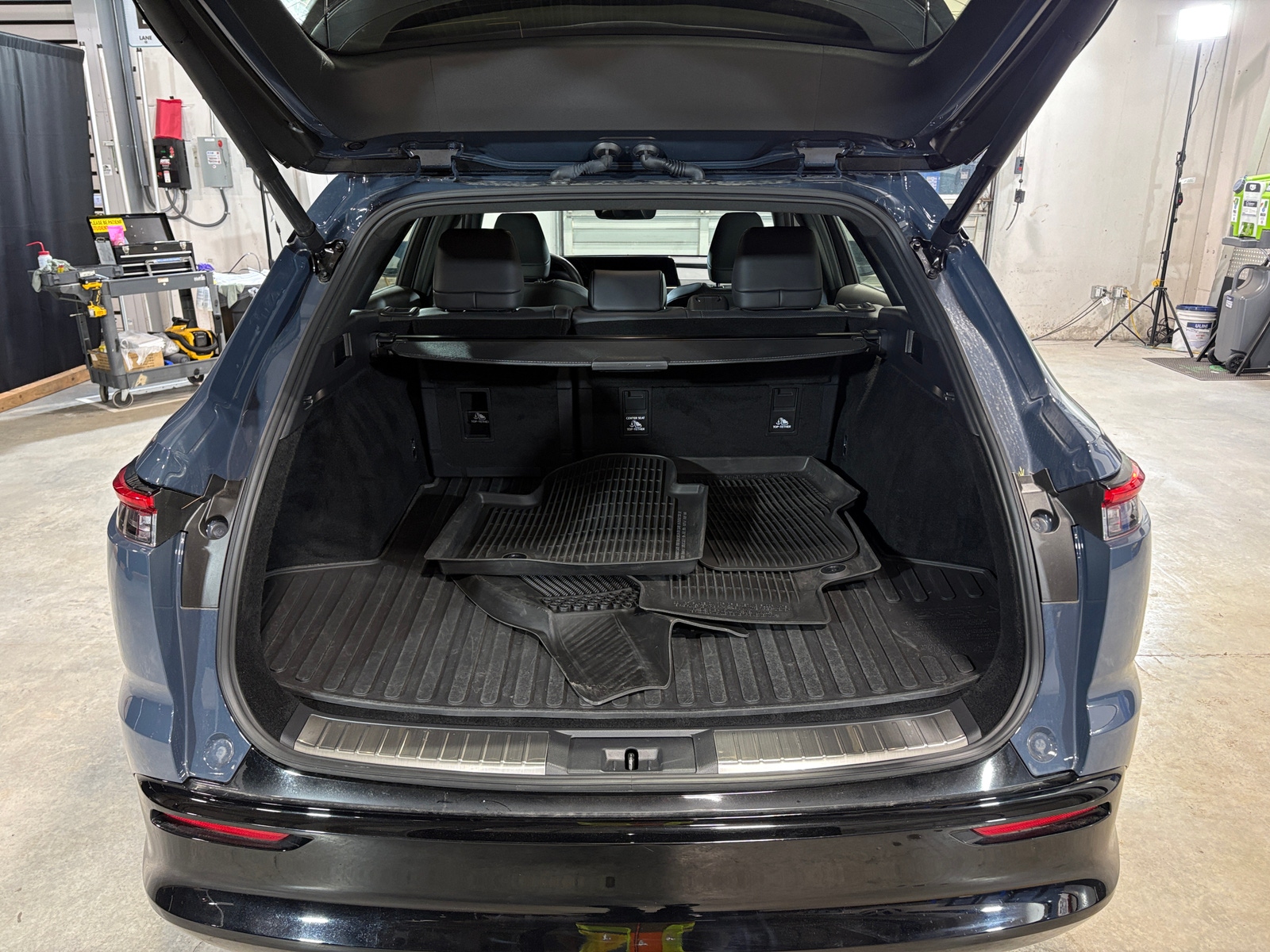 Thumbnail: 2025 Toyota Crown Signia - 6