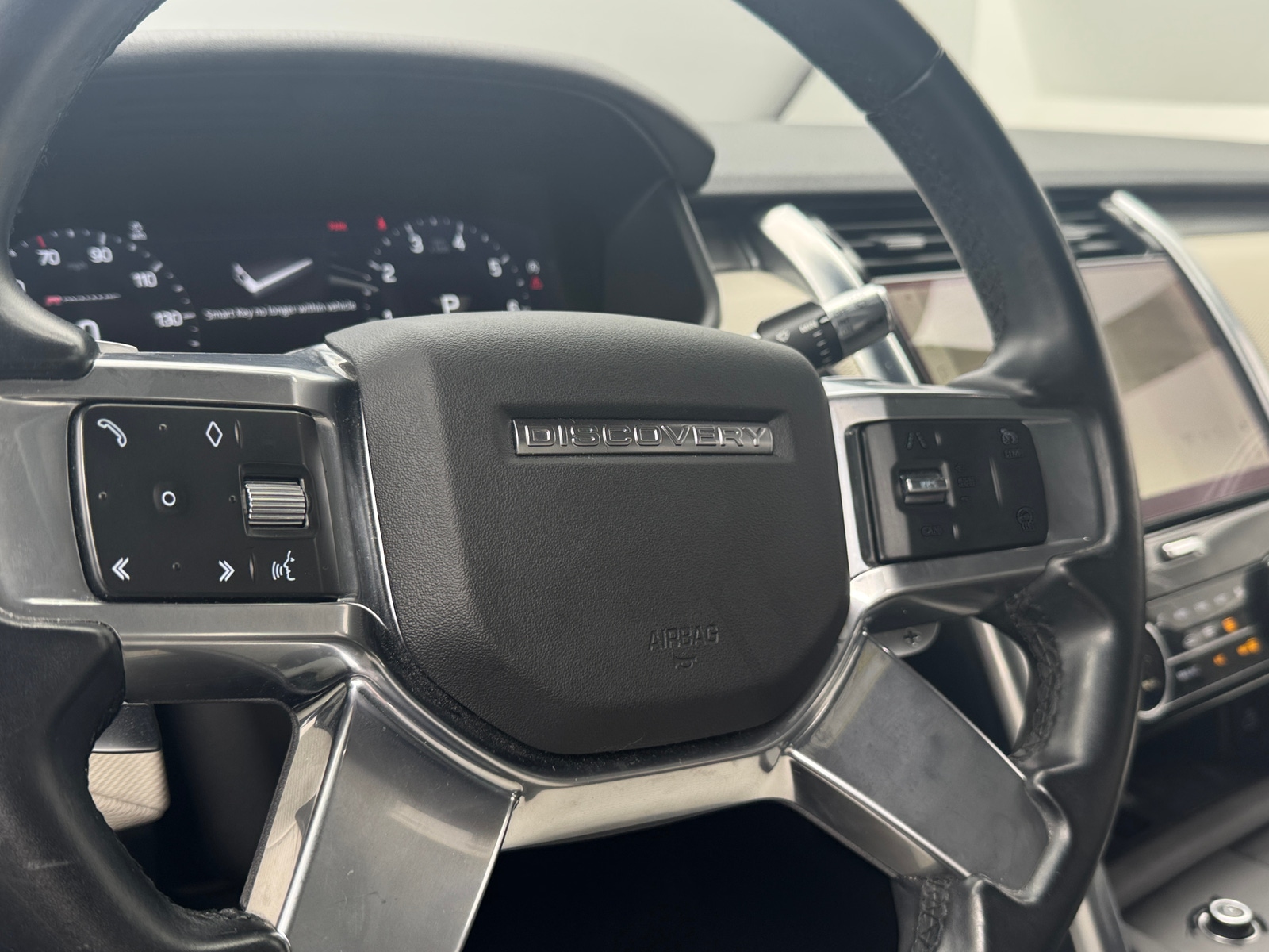 Thumbnail: 2021 Land Rover Discovery - 4