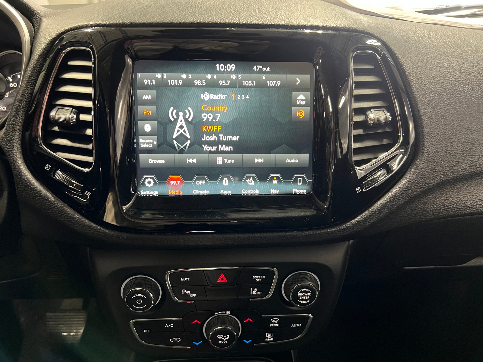 Thumbnail: 2018 Jeep Compass - 3