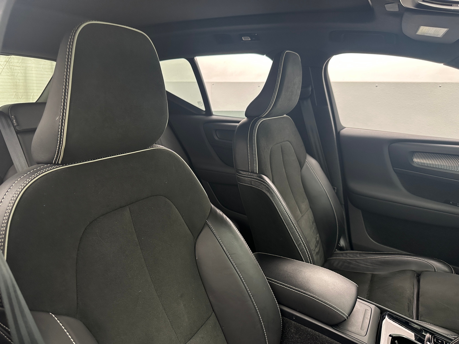 Thumbnail: 2022 Volvo XC40 - 2