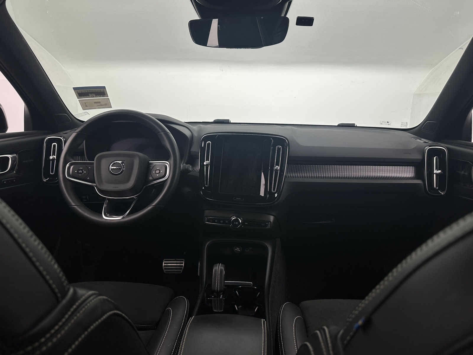 Thumbnail: 2022 Volvo XC40 - 3