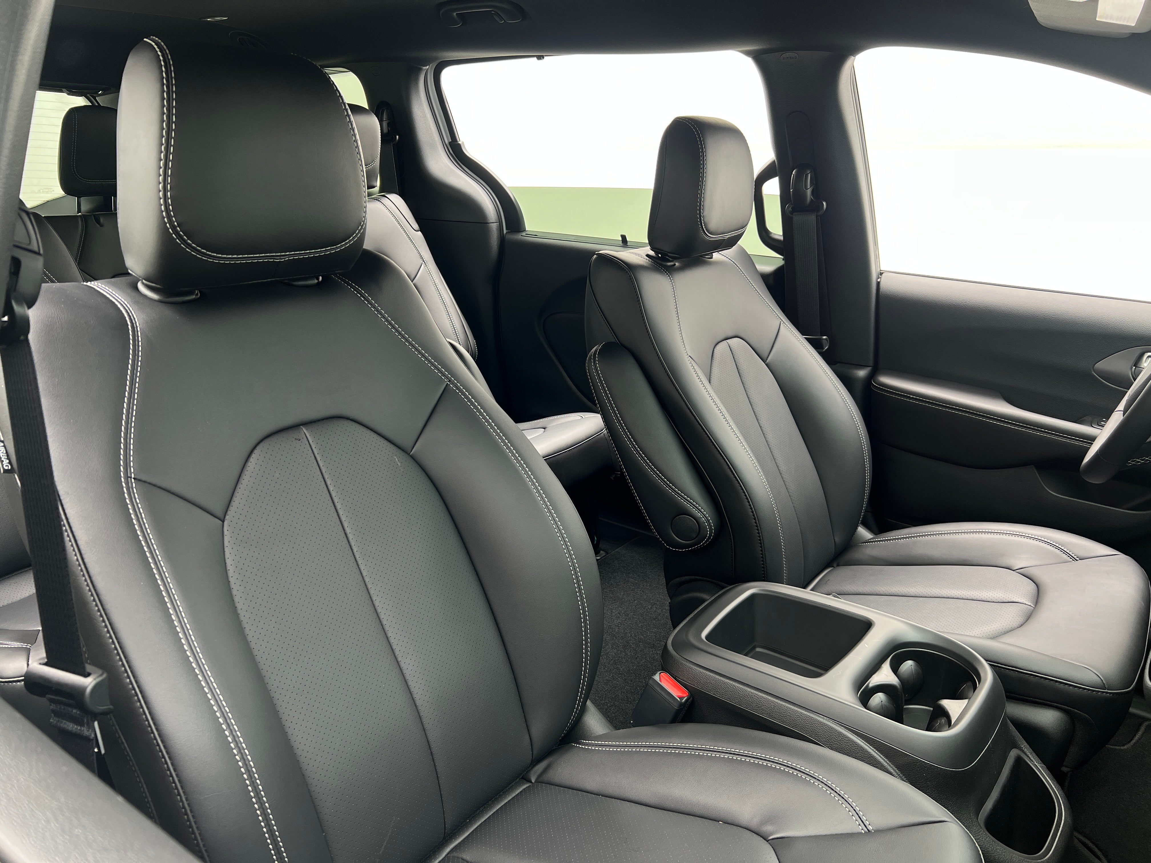 2026 Chrysler Pacifica Select AWD's photo