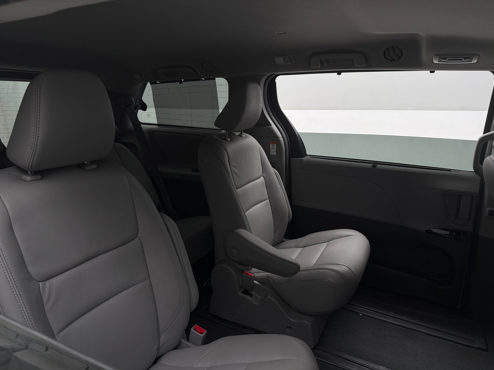 Thumbnail: 2019 Toyota Sienna - 5