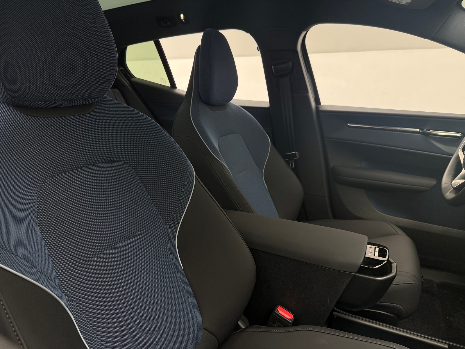 Thumbnail: 2025 Volvo EX30 - 2