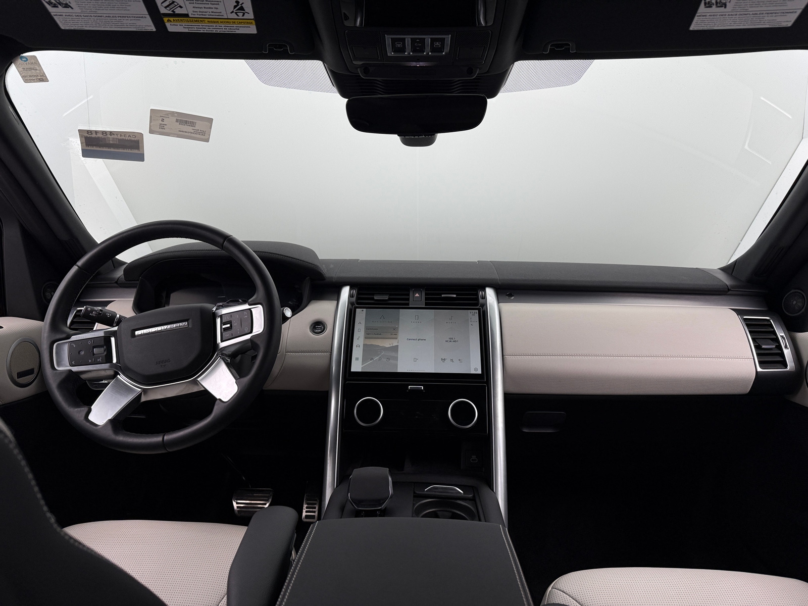 Thumbnail: 2023 Land Rover Discovery - 2