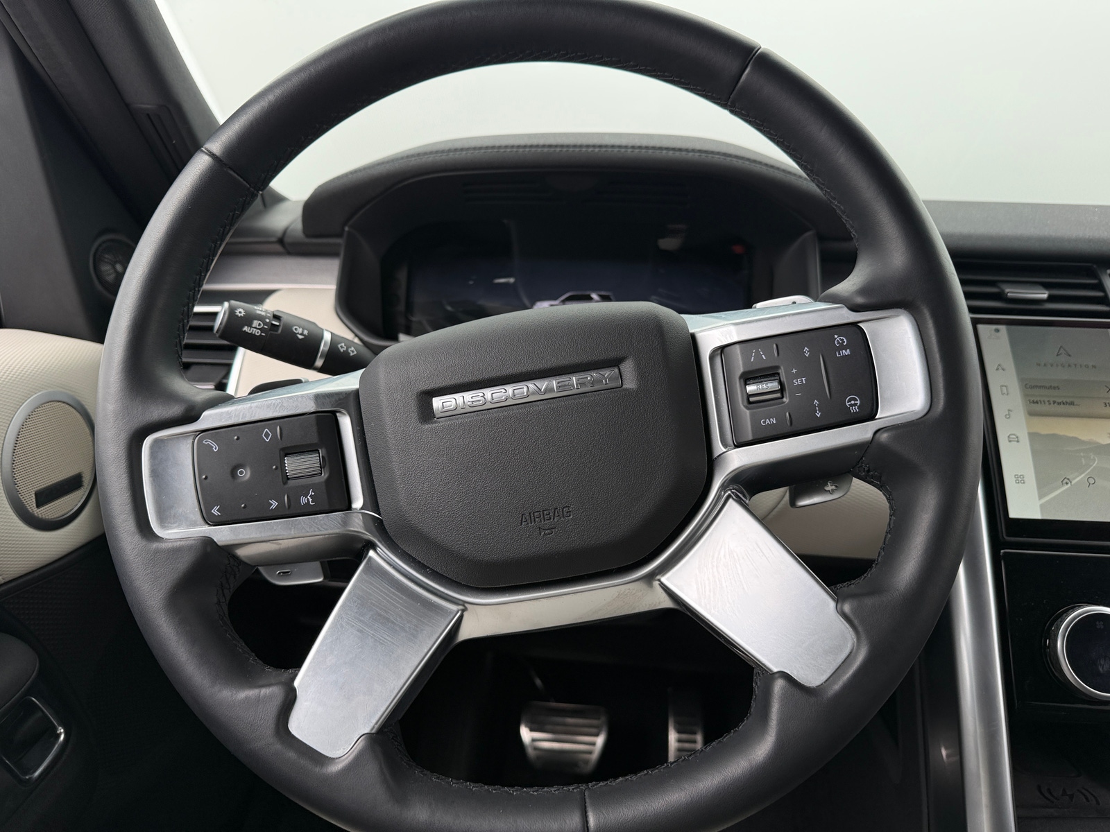 Thumbnail: 2023 Land Rover Discovery - 4