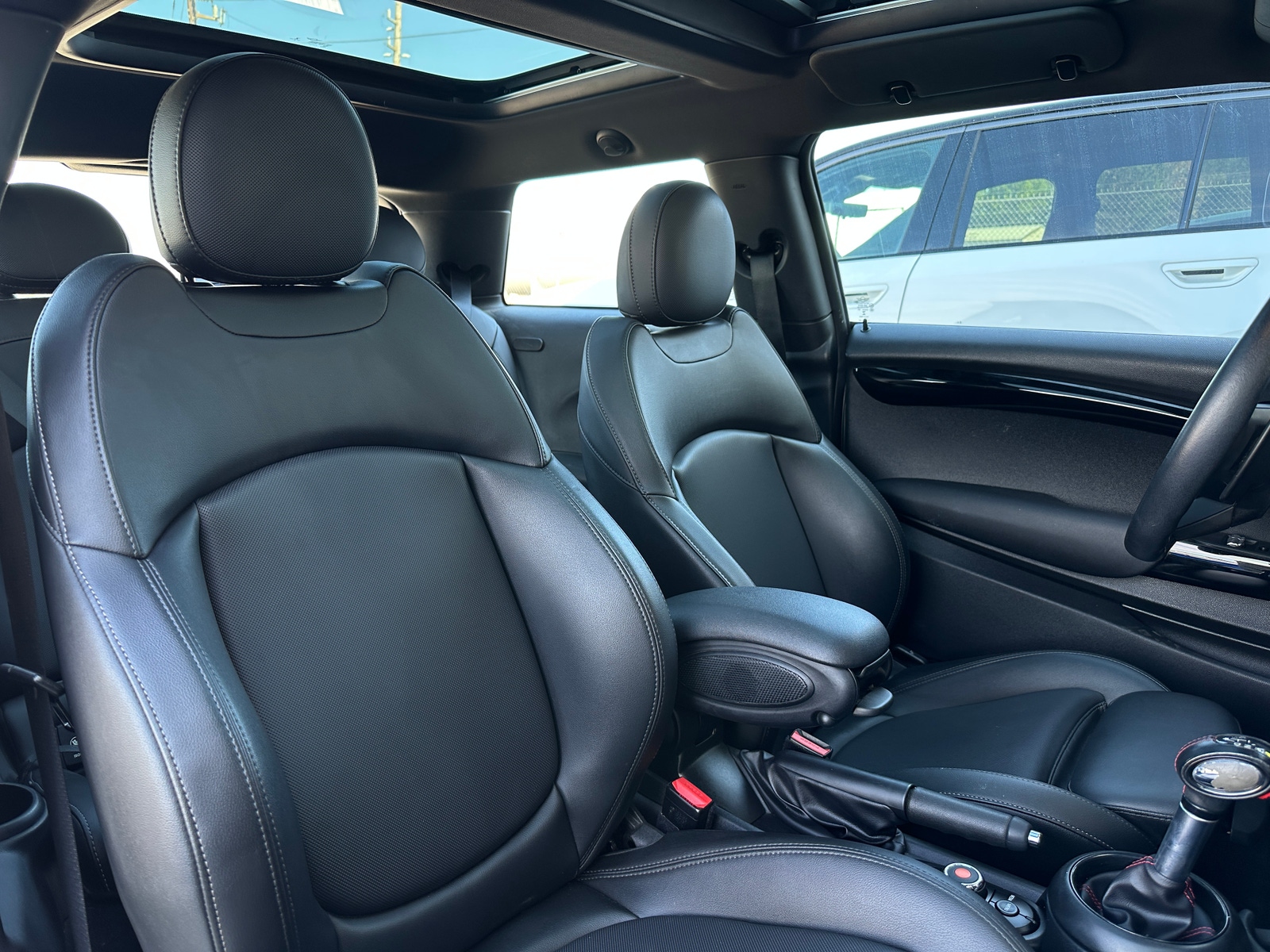 Thumbnail: 2019 MINI Cooper Hardtop - 2