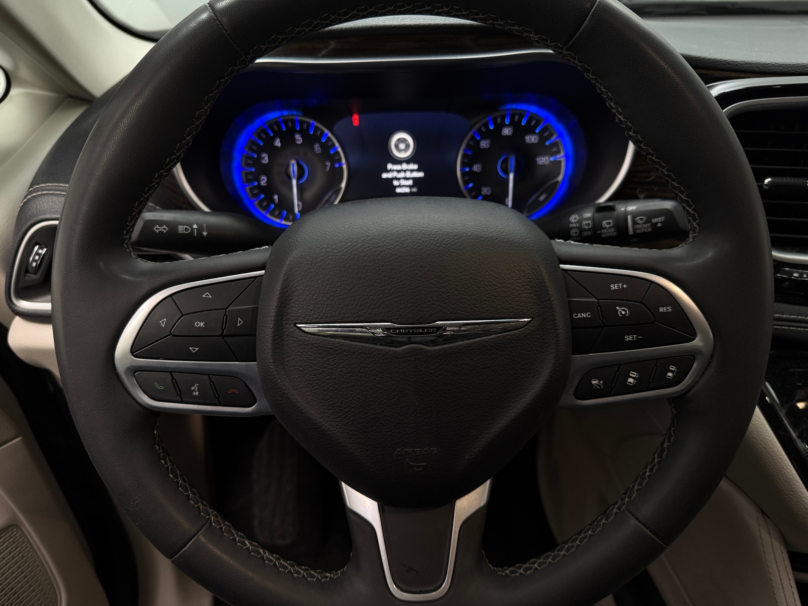 Thumbnail: 2023 Chrysler Pacifica - 4